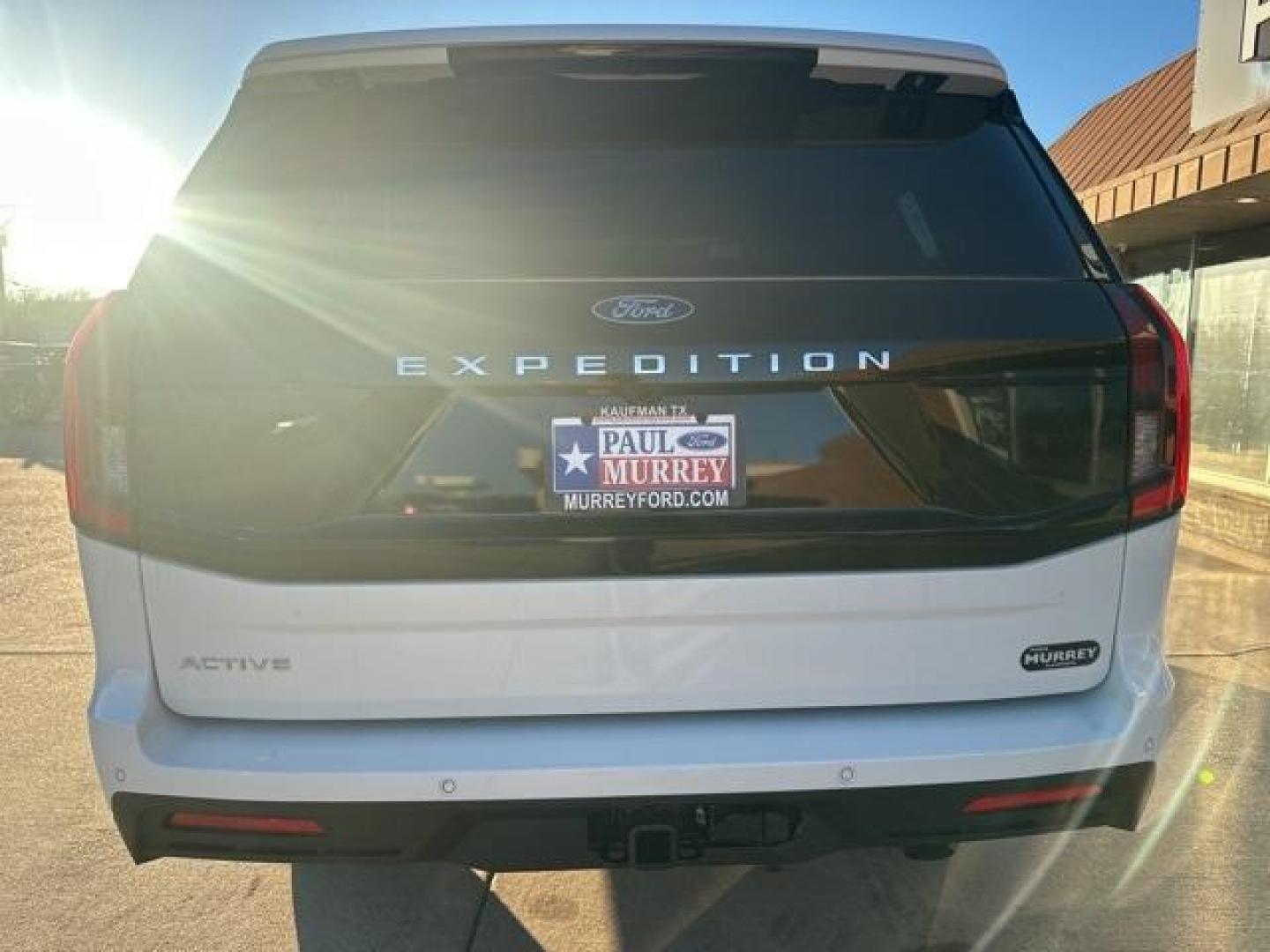 2025 Star White Metallic Tri-Coat /Gray Ford Expedition Active (1FMJU1H89SE) with an EcoBoost 3.5L V6 GTDi DOHC 24V Twin Turbocharged engine, Automatic transmission, located at 1105 E Mulberry, Kaufman, TX, 75142, (972) 962-2151, 32.589550, -96.300926 - Recent Arrival!<br><br><br>Star White Metallic Tri-Coat 2025 Ford Expedition 4D Sport Utility Active RWD 10-Speed Automatic EcoBoost 3.5L V6 GTDi DOHC 24V Twin Turbocharged - Photo#3