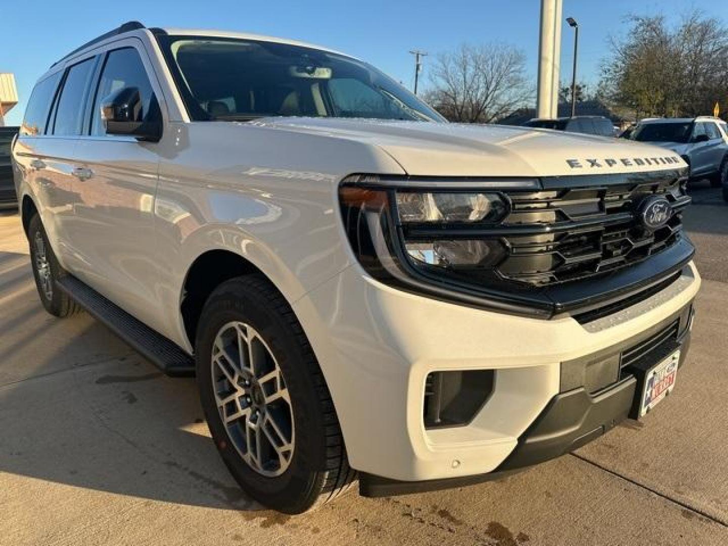 2025 Star White Metallic Tri-Coat /Gray Ford Expedition Active (1FMJU1H89SE) with an EcoBoost 3.5L V6 GTDi DOHC 24V Twin Turbocharged engine, Automatic transmission, located at 1105 E Mulberry, Kaufman, TX, 75142, (972) 962-2151, 32.589550, -96.300926 - Recent Arrival!<br><br><br>Star White Metallic Tri-Coat 2025 Ford Expedition 4D Sport Utility Active RWD 10-Speed Automatic EcoBoost 3.5L V6 GTDi DOHC 24V Twin Turbocharged - Photo#5
