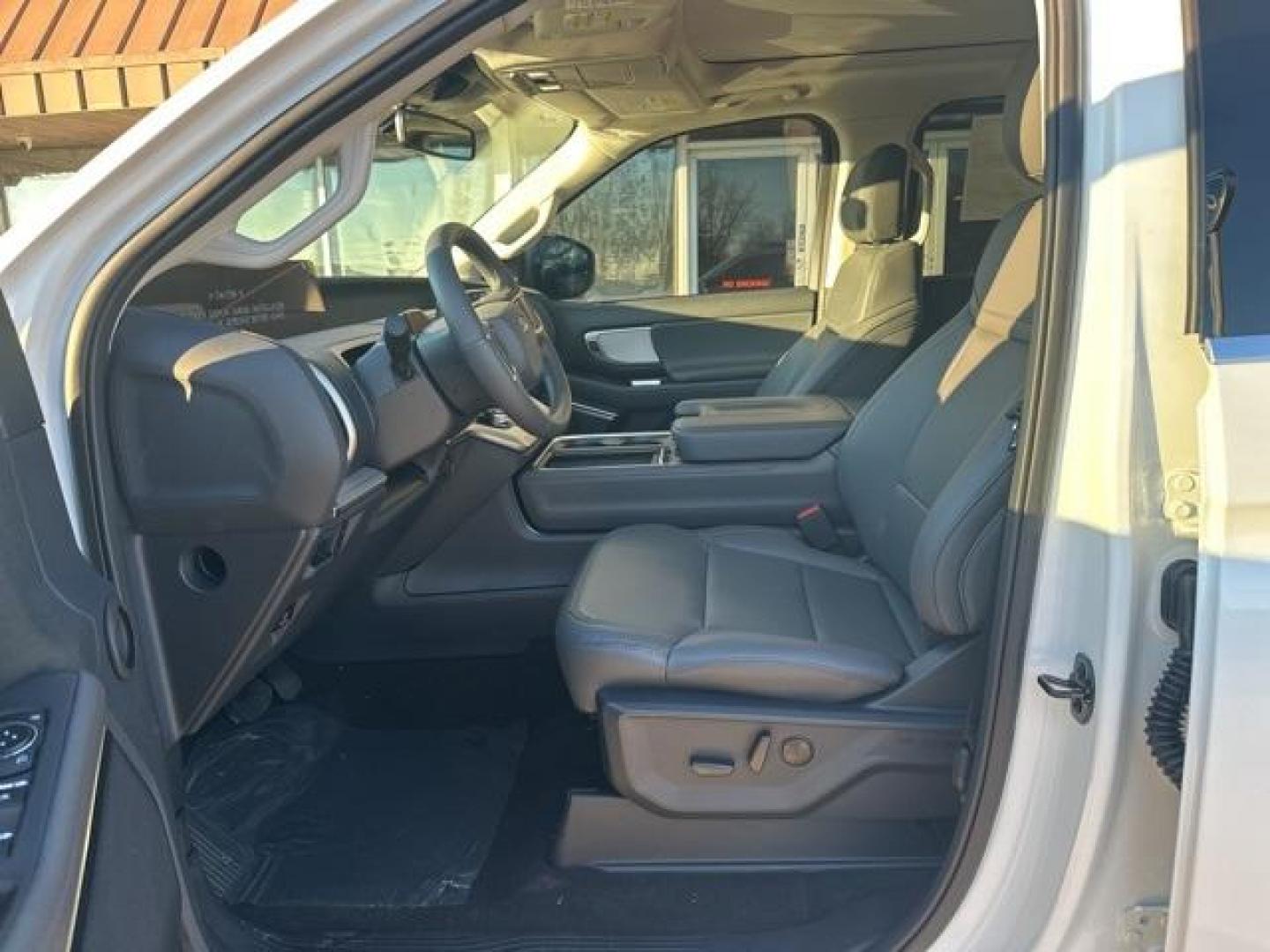 2025 Star White Metallic Tri-Coat /Gray Ford Expedition Active (1FMJU1H89SE) with an EcoBoost 3.5L V6 GTDi DOHC 24V Twin Turbocharged engine, Automatic transmission, located at 1105 E Mulberry, Kaufman, TX, 75142, (972) 962-2151, 32.589550, -96.300926 - Recent Arrival!<br><br><br>Star White Metallic Tri-Coat 2025 Ford Expedition 4D Sport Utility Active RWD 10-Speed Automatic EcoBoost 3.5L V6 GTDi DOHC 24V Twin Turbocharged - Photo#7