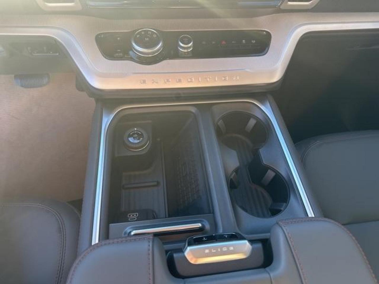 2025 Star White Metallic Tri-Coat /Gray Ford Expedition Active (1FMJU1H89SE) with an EcoBoost 3.5L V6 GTDi DOHC 24V Twin Turbocharged engine, Automatic transmission, located at 1105 E Mulberry, Kaufman, TX, 75142, (972) 962-2151, 32.589550, -96.300926 - Recent Arrival!<br><br><br>Star White Metallic Tri-Coat 2025 Ford Expedition 4D Sport Utility Active RWD 10-Speed Automatic EcoBoost 3.5L V6 GTDi DOHC 24V Twin Turbocharged - Photo#10