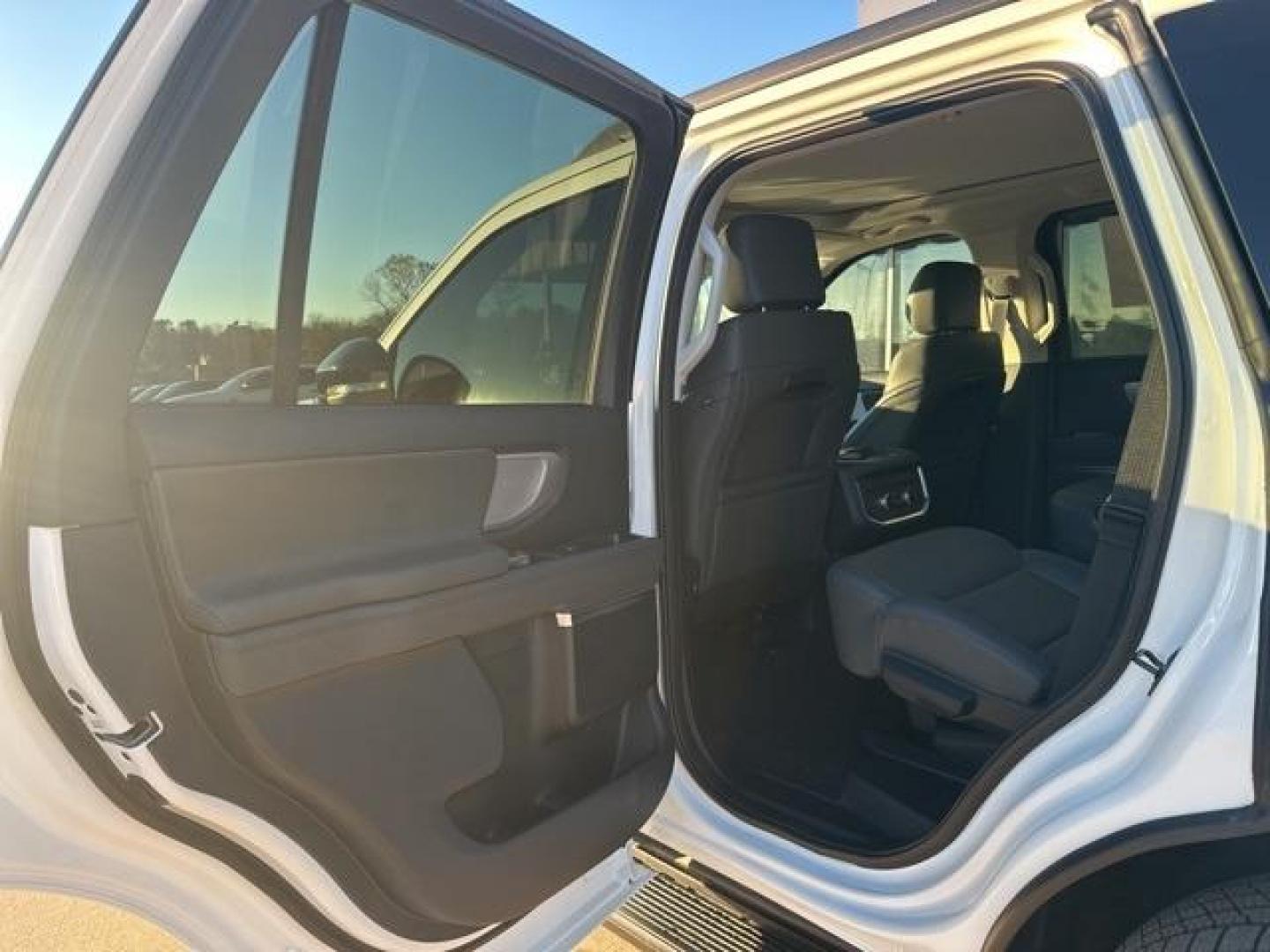 2025 Star White Metallic Tri-Coat /Gray Ford Expedition Active (1FMJU1H89SE) with an EcoBoost 3.5L V6 GTDi DOHC 24V Twin Turbocharged engine, Automatic transmission, located at 1105 E Mulberry, Kaufman, TX, 75142, (972) 962-2151, 32.589550, -96.300926 - Recent Arrival!<br><br><br>Star White Metallic Tri-Coat 2025 Ford Expedition 4D Sport Utility Active RWD 10-Speed Automatic EcoBoost 3.5L V6 GTDi DOHC 24V Twin Turbocharged - Photo#12