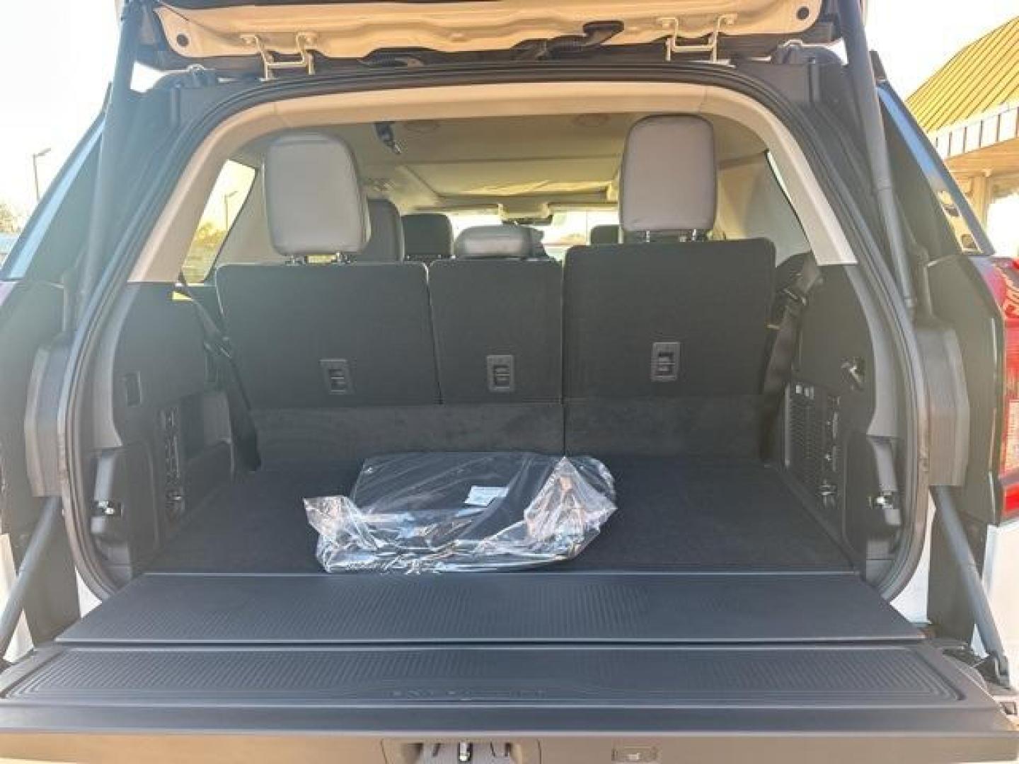 2025 Star White Metallic Tri-Coat /Gray Ford Expedition Active (1FMJU1H89SE) with an EcoBoost 3.5L V6 GTDi DOHC 24V Twin Turbocharged engine, Automatic transmission, located at 1105 E Mulberry, Kaufman, TX, 75142, (972) 962-2151, 32.589550, -96.300926 - Recent Arrival!<br><br><br>Star White Metallic Tri-Coat 2025 Ford Expedition 4D Sport Utility Active RWD 10-Speed Automatic EcoBoost 3.5L V6 GTDi DOHC 24V Twin Turbocharged - Photo#15