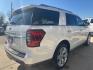 2022 White Metallic /Java Ford Expedition King Ranch (1FMJU1NT0NE) with an EcoBoost 3.5L V6 GTDi DOHC 24V Twin Turbocharged engine, Automatic transmission, located at 1105 E Mulberry, Kaufman, TX, 75142, (972) 962-2151, 32.589550, -96.300926 - White Metallic 2022 Ford Expedition 4D Sport Utility King Ranch RWD 10-Speed Automatic EcoBoost 3.5L V6 GTDi DOHC 24V Twin Turbocharged Priced below KBB Fair Purchase Price!<br><br><br>Recent Arrival!<br><br><br>Please call Paul Murrey Ford Inc. In Kaufman Texas A Family Dealership Since 1952 Servin - Photo#3
