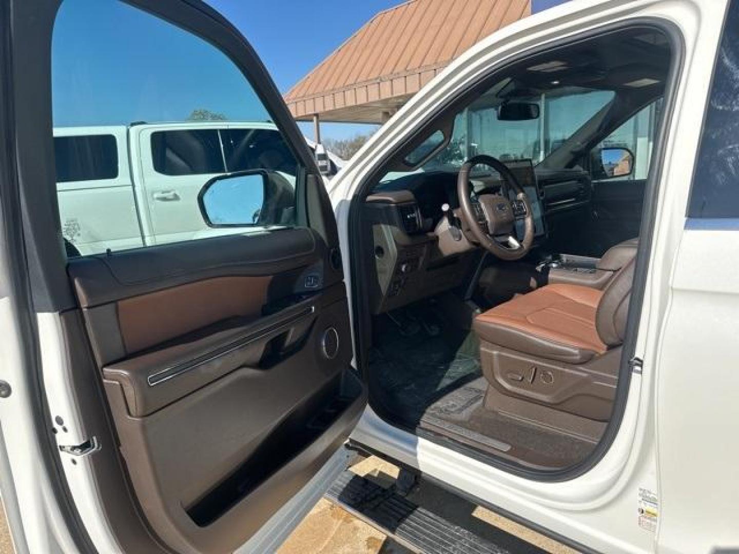 2022 White Metallic /Java Ford Expedition King Ranch (1FMJU1NT0NE) with an EcoBoost 3.5L V6 GTDi DOHC 24V Twin Turbocharged engine, Automatic transmission, located at 1105 E Mulberry, Kaufman, TX, 75142, (972) 962-2151, 32.589550, -96.300926 - White Metallic 2022 Ford Expedition 4D Sport Utility King Ranch RWD 10-Speed Automatic EcoBoost 3.5L V6 GTDi DOHC 24V Twin Turbocharged Priced below KBB Fair Purchase Price!<br><br><br>Recent Arrival!<br><br><br>Please call Paul Murrey Ford Inc. In Kaufman Texas A Family Dealership Since 1952 Servin - Photo#8
