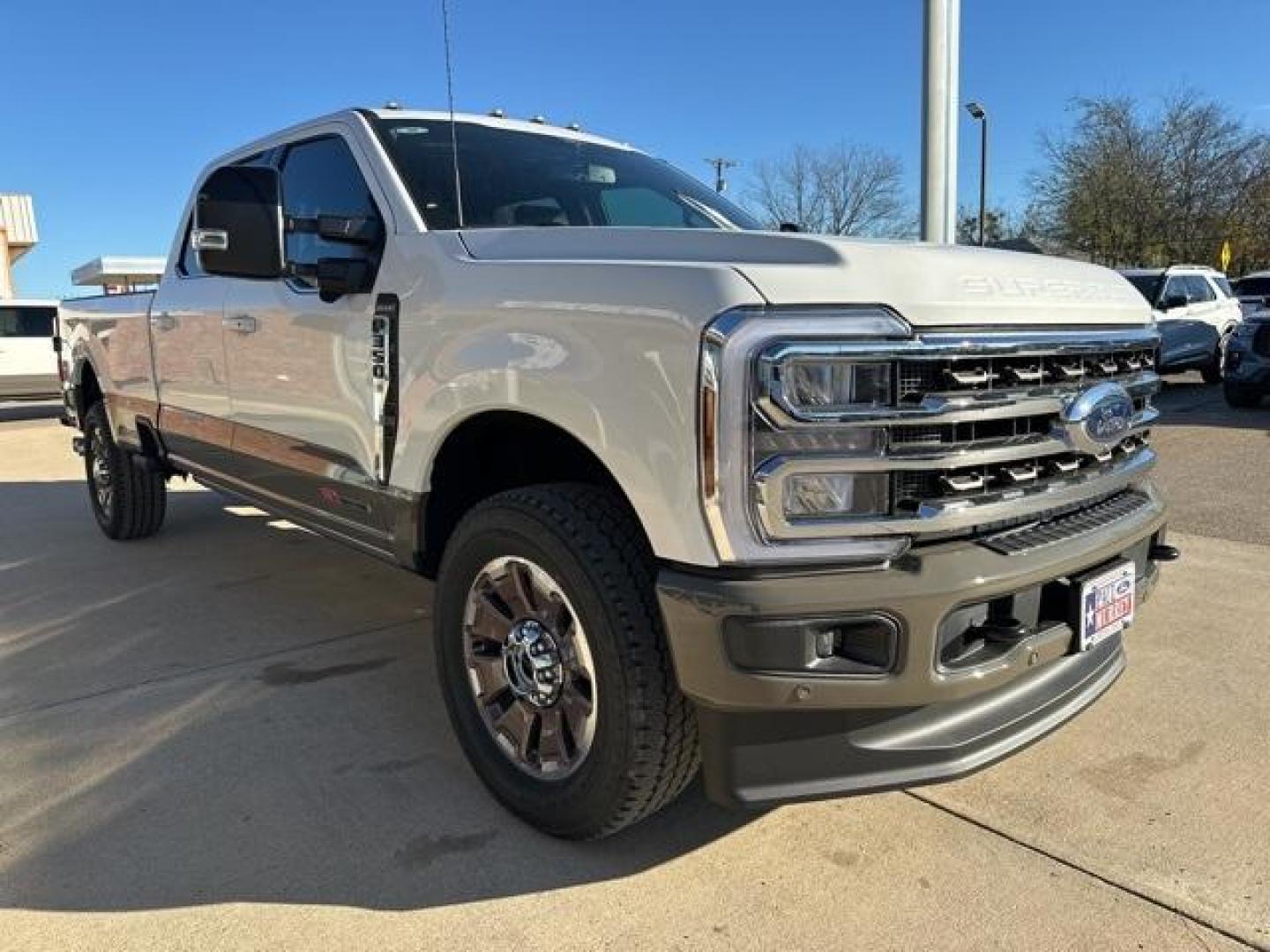 2026 Star White Metallic Tri-Coat /40 Console 40 Seat Ford F-350SD King Ranch (1FT8W3BM8TE) with an 6.7L High Output Power Stroke V8 Diesel engine, Automatic transmission, located at 1105 E Mulberry, Kaufman, TX, 75142, (972) 962-2151, 32.589550, -96.300926 - $4,548 off MSRP!<br><br>4WD.<br>Star White Metallic Tri-Coat 2026 Ford F-350SD 4D Crew Cab King Ranch 4WD 10-Speed Automatic 6.7L High Output Power Stroke V8 Diesel - Photo#4