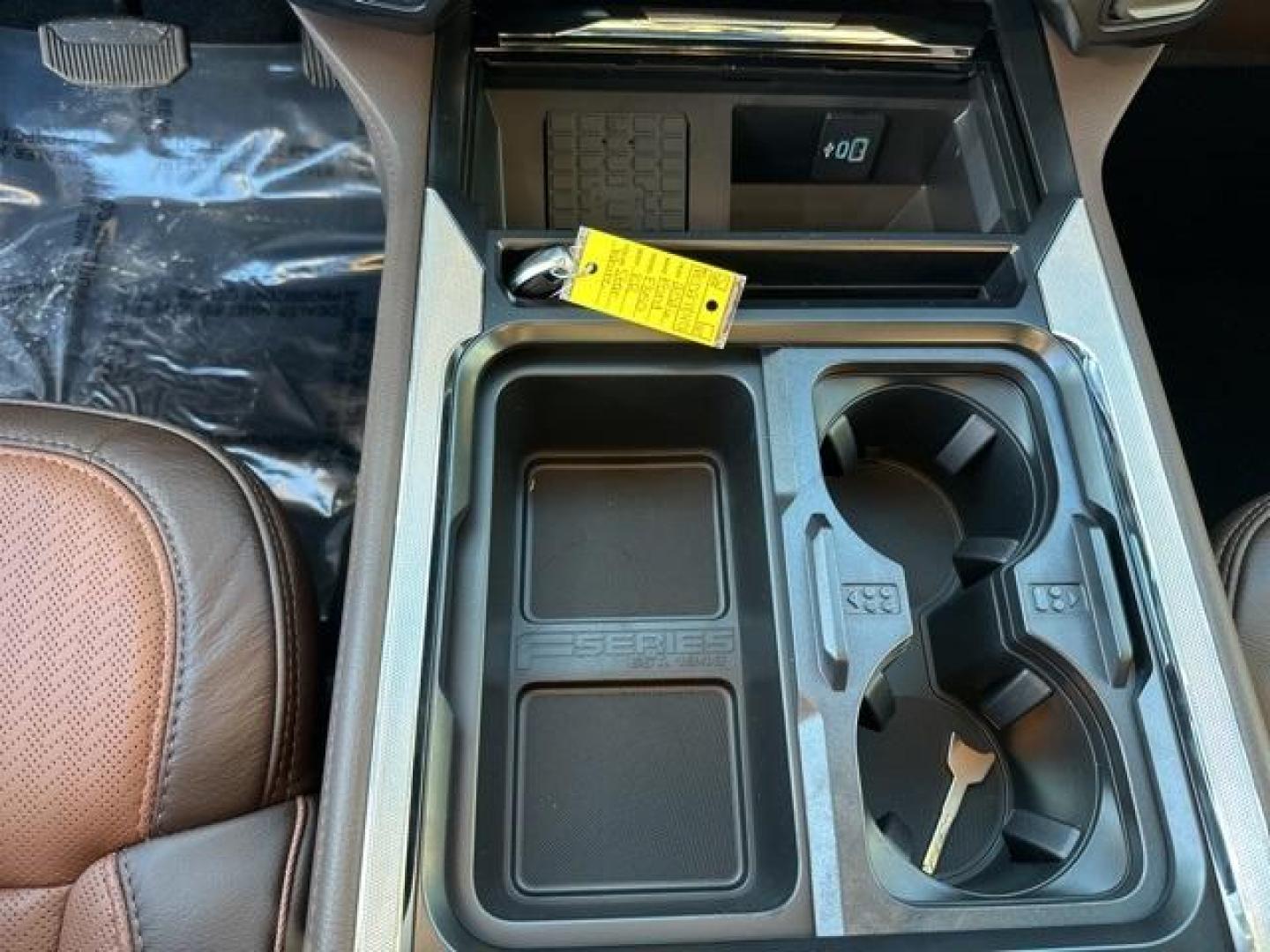 2026 Star White Metallic Tri-Coat /40 Console 40 Seat Ford F-350SD King Ranch (1FT8W3BM8TE) with an 6.7L High Output Power Stroke V8 Diesel engine, Automatic transmission, located at 1105 E Mulberry, Kaufman, TX, 75142, (972) 962-2151, 32.589550, -96.300926 - $4,548 off MSRP!<br><br>4WD.<br>Star White Metallic Tri-Coat 2026 Ford F-350SD 4D Crew Cab King Ranch 4WD 10-Speed Automatic 6.7L High Output Power Stroke V8 Diesel - Photo#12