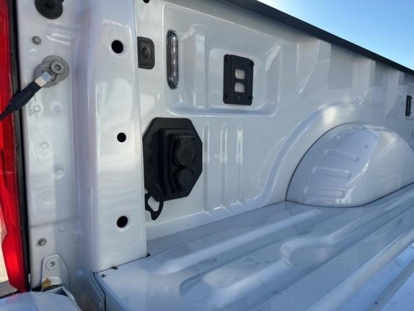 2026 Star White Metallic Tri-Coat /40 Console 40 Seat Ford F-350SD King Ranch (1FT8W3BM8TE) with an 6.7L High Output Power Stroke V8 Diesel engine, Automatic transmission, located at 1105 E Mulberry, Kaufman, TX, 75142, (972) 962-2151, 32.589550, -96.300926 - $4,548 off MSRP!<br><br>4WD.<br>Star White Metallic Tri-Coat 2026 Ford F-350SD 4D Crew Cab King Ranch 4WD 10-Speed Automatic 6.7L High Output Power Stroke V8 Diesel - Photo#19