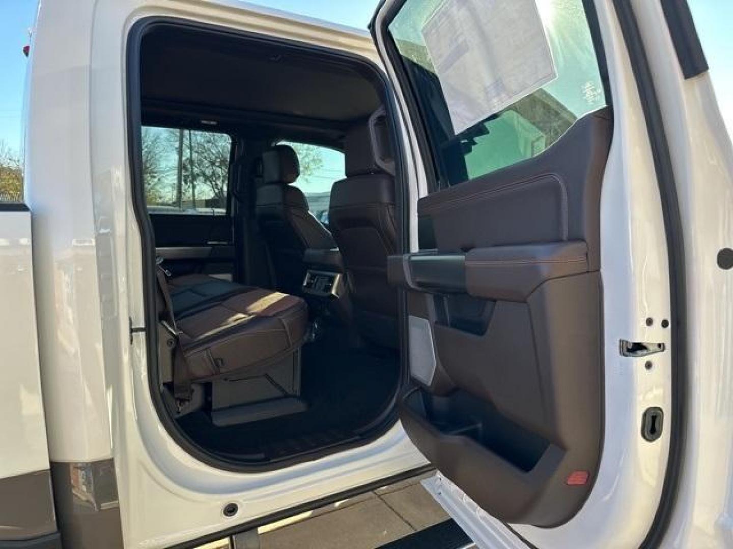 2026 Star White Metallic Tri-Coat /40 Console 40 Seat Ford F-350SD King Ranch (1FT8W3BM8TE) with an 6.7L High Output Power Stroke V8 Diesel engine, Automatic transmission, located at 1105 E Mulberry, Kaufman, TX, 75142, (972) 962-2151, 32.589550, -96.300926 - $4,548 off MSRP!<br><br>4WD.<br>Star White Metallic Tri-Coat 2026 Ford F-350SD 4D Crew Cab King Ranch 4WD 10-Speed Automatic 6.7L High Output Power Stroke V8 Diesel - Photo#21