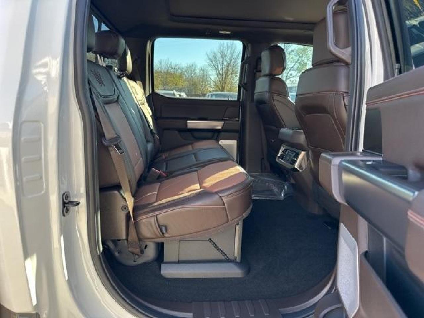 2026 Star White Metallic Tri-Coat /40 Console 40 Seat Ford F-350SD King Ranch (1FT8W3BM8TE) with an 6.7L High Output Power Stroke V8 Diesel engine, Automatic transmission, located at 1105 E Mulberry, Kaufman, TX, 75142, (972) 962-2151, 32.589550, -96.300926 - $4,548 off MSRP!<br><br>4WD.<br>Star White Metallic Tri-Coat 2026 Ford F-350SD 4D Crew Cab King Ranch 4WD 10-Speed Automatic 6.7L High Output Power Stroke V8 Diesel - Photo#22