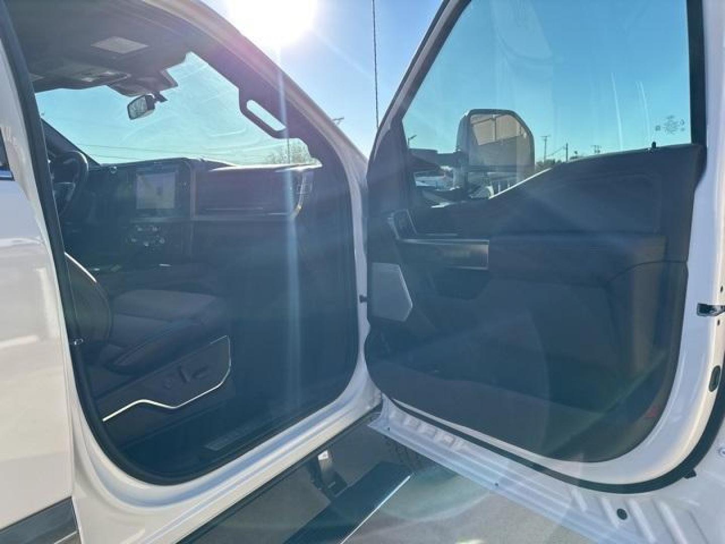 2026 Star White Metallic Tri-Coat /40 Console 40 Seat Ford F-350SD King Ranch (1FT8W3BM8TE) with an 6.7L High Output Power Stroke V8 Diesel engine, Automatic transmission, located at 1105 E Mulberry, Kaufman, TX, 75142, (972) 962-2151, 32.589550, -96.300926 - $4,548 off MSRP!<br><br>4WD.<br>Star White Metallic Tri-Coat 2026 Ford F-350SD 4D Crew Cab King Ranch 4WD 10-Speed Automatic 6.7L High Output Power Stroke V8 Diesel - Photo#23