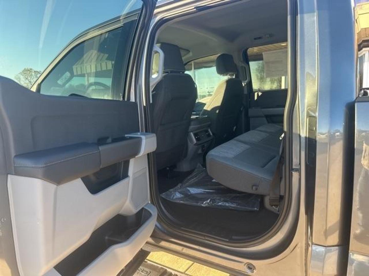 2026 Carbonized Gray Metallic /Medium Dark Slate Ford F-250SD (1FT7W2BN3TE) with an 7.3L 8-Cylinder PFI engine, Automatic transmission, located at 1105 E Mulberry, Kaufman, TX, 75142, (972) 962-2151, 32.589550, -96.300926 - Recent Arrival!<br><br>4WD.<br>Carbonized Gray Metallic 2026 Ford F-250SD 4D Crew Cab 4WD 10-Speed Automatic 7.3L 8-Cylinder PFI - Photo#9