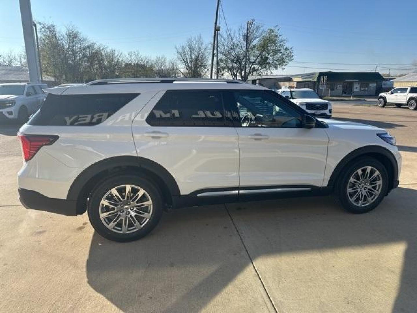2026 White Metallic /Mojave Dusk/Onyx Ford Explorer Platinum (1FMUK7HH2TG) with an 2.3L EcoBoost I-4 engine, Automatic transmission, located at 1105 E Mulberry, Kaufman, TX, 75142, (972) 962-2151, 32.589550, -96.300926 - Recent Arrival! $1,000 off MSRP!<br><br><br>White Metallic 2026 Ford Explorer 4D Sport Utility Platinum RWD 10-Speed Automatic 2.3L EcoBoost I-4 20/29 City/Highway MPG<br><br>20/29 City/Highway MPG Price includes: $1000 - Retail Customer Cash. Exp. 01/05/2026 - Photo#4