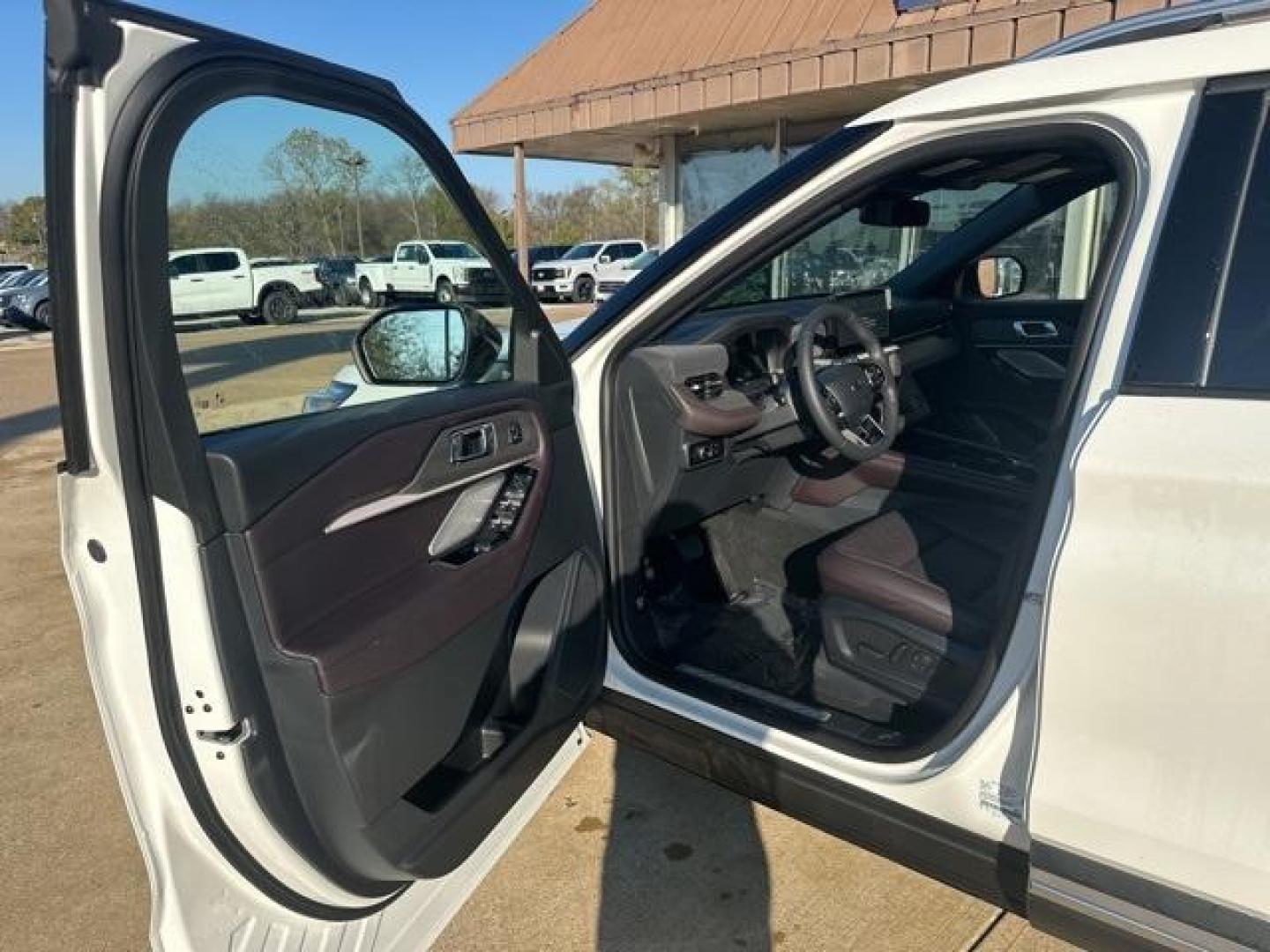 2026 White Metallic /Mojave Dusk/Onyx Ford Explorer Platinum (1FMUK7HH2TG) with an 2.3L EcoBoost I-4 engine, Automatic transmission, located at 1105 E Mulberry, Kaufman, TX, 75142, (972) 962-2151, 32.589550, -96.300926 - Recent Arrival! $1,000 off MSRP!<br><br><br>White Metallic 2026 Ford Explorer 4D Sport Utility Platinum RWD 10-Speed Automatic 2.3L EcoBoost I-4 20/29 City/Highway MPG<br><br>20/29 City/Highway MPG Price includes: $1000 - Retail Customer Cash. Exp. 01/05/2026 - Photo#6