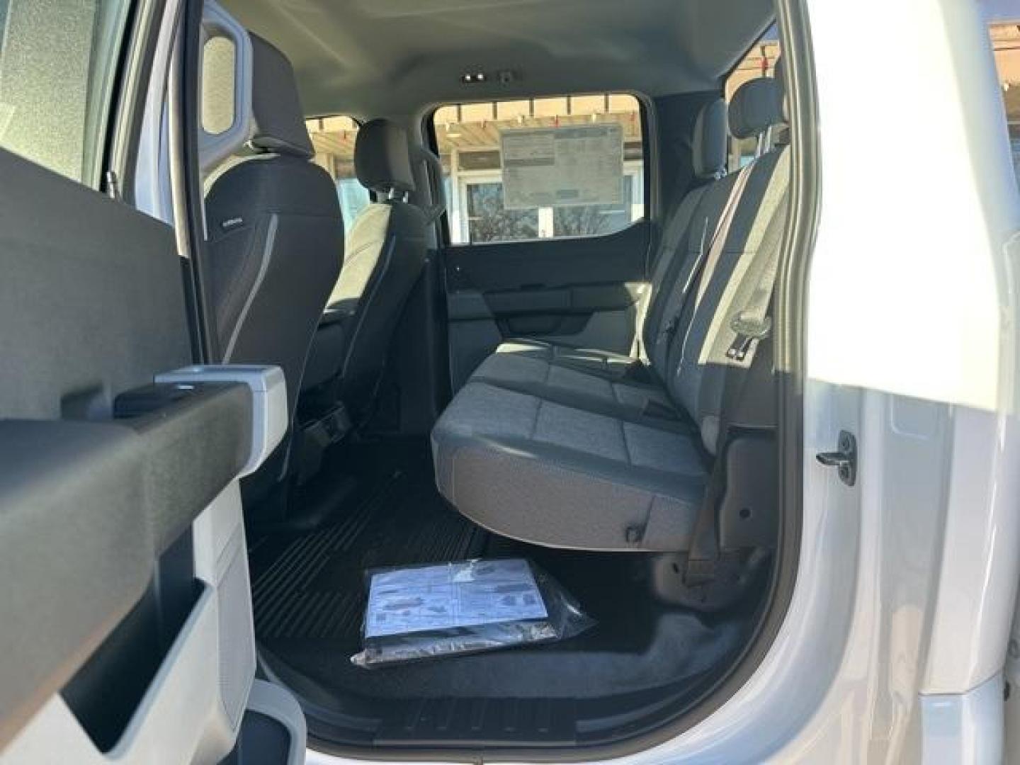 2026 Oxford White /Medium Dark Slate Ford F-350SD XL (1FT8W3DT9TE) with an Power Stroke 6.7L V8 DI 32V OHV Turbodiesel engine, Automatic transmission, located at 1105 E Mulberry, Kaufman, TX, 75142, (972) 962-2151, 32.589550, -96.300926 - Recent Arrival!<br><br>4WD.<br>Oxford White 2026 Ford F-350SD 4D Crew Cab XL DRW 4WD 10-Speed Automatic Power Stroke 6.7L V8 DI 32V OHV Turbodiesel - Photo#13