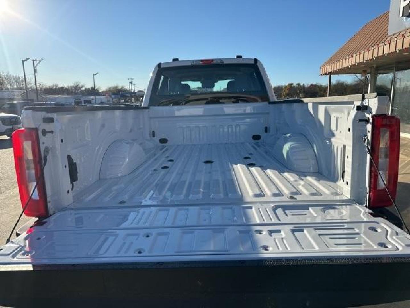 2026 Oxford White /Medium Dark Slate Ford F-350SD XL (1FT8W3DT9TE) with an Power Stroke 6.7L V8 DI 32V OHV Turbodiesel engine, Automatic transmission, located at 1105 E Mulberry, Kaufman, TX, 75142, (972) 962-2151, 32.589550, -96.300926 - Recent Arrival!<br><br>4WD.<br>Oxford White 2026 Ford F-350SD 4D Crew Cab XL DRW 4WD 10-Speed Automatic Power Stroke 6.7L V8 DI 32V OHV Turbodiesel - Photo#15