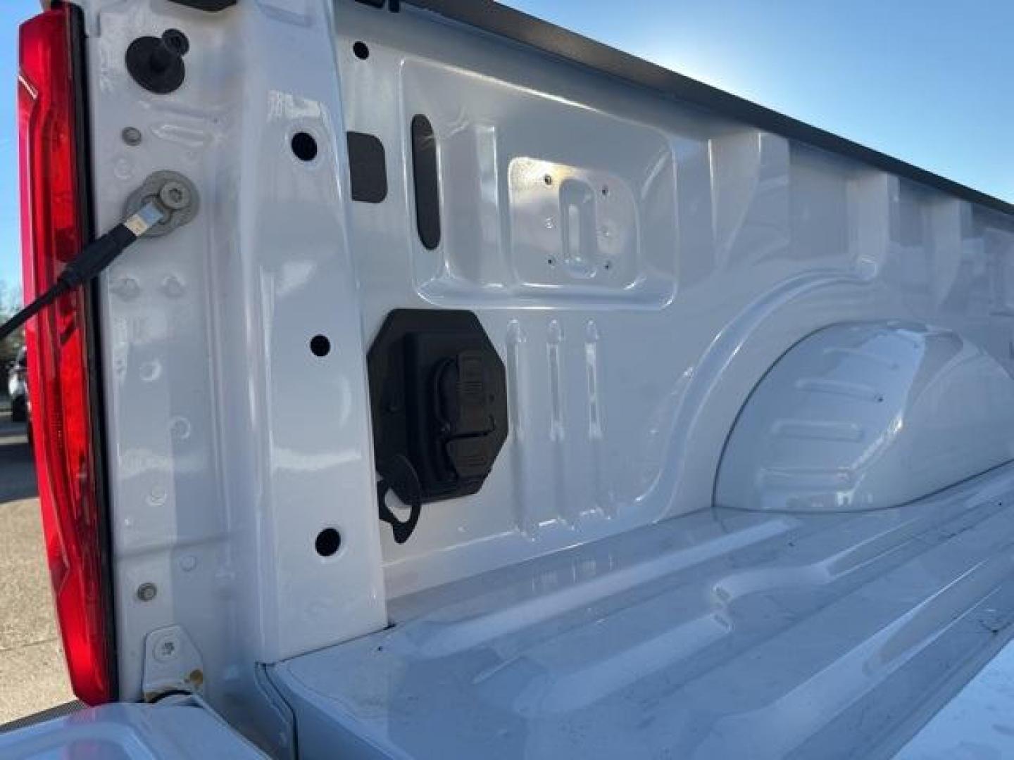 2026 Oxford White /Medium Dark Slate Ford F-350SD XL (1FT8W3DT9TE) with an Power Stroke 6.7L V8 DI 32V OHV Turbodiesel engine, Automatic transmission, located at 1105 E Mulberry, Kaufman, TX, 75142, (972) 962-2151, 32.589550, -96.300926 - Recent Arrival!<br><br>4WD.<br>Oxford White 2026 Ford F-350SD 4D Crew Cab XL DRW 4WD 10-Speed Automatic Power Stroke 6.7L V8 DI 32V OHV Turbodiesel - Photo#16