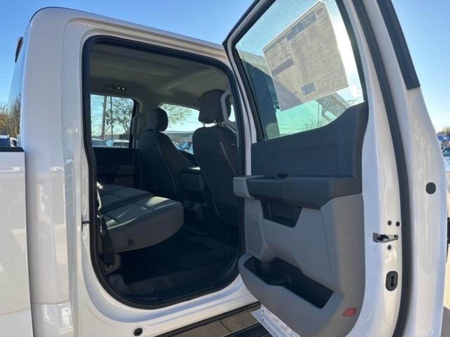 2026 Oxford White /Medium Dark Slate Ford F-350SD XL (1FT8W3DT9TE) with an Power Stroke 6.7L V8 DI 32V OHV Turbodiesel engine, Automatic transmission, located at 1105 E Mulberry, Kaufman, TX, 75142, (972) 962-2151, 32.589550, -96.300926 - Recent Arrival!<br><br>4WD.<br>Oxford White 2026 Ford F-350SD 4D Crew Cab XL DRW 4WD 10-Speed Automatic Power Stroke 6.7L V8 DI 32V OHV Turbodiesel - Photo#17