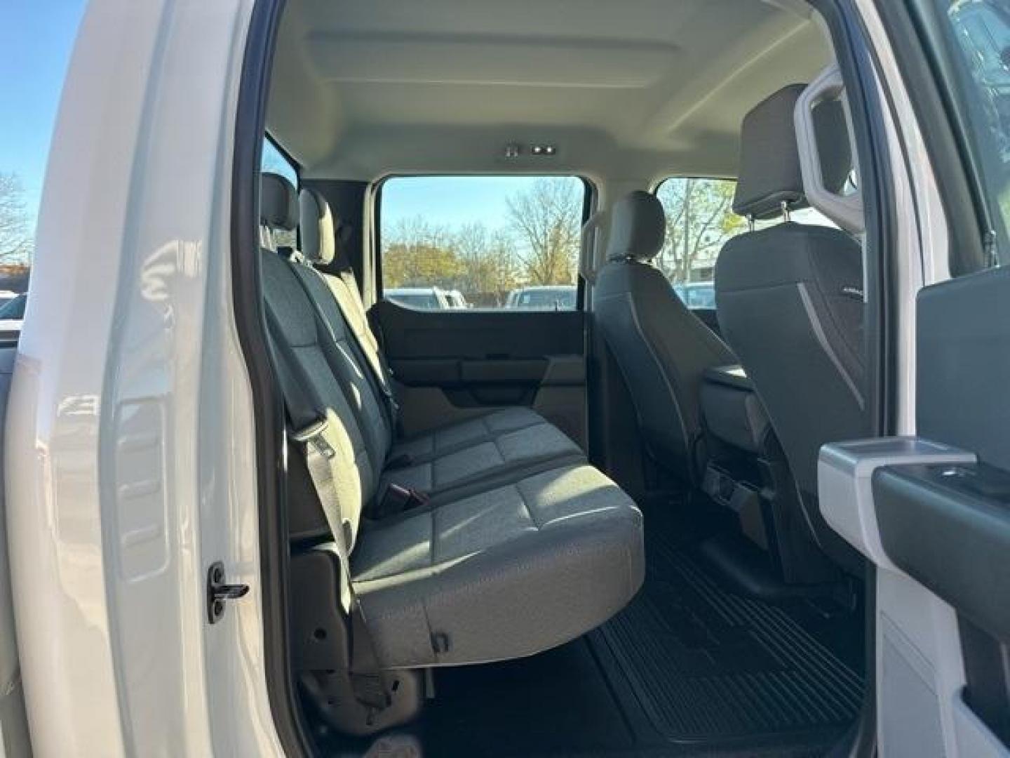 2026 Oxford White /Medium Dark Slate Ford F-350SD XL (1FT8W3DT9TE) with an Power Stroke 6.7L V8 DI 32V OHV Turbodiesel engine, Automatic transmission, located at 1105 E Mulberry, Kaufman, TX, 75142, (972) 962-2151, 32.589550, -96.300926 - Recent Arrival!<br><br>4WD.<br>Oxford White 2026 Ford F-350SD 4D Crew Cab XL DRW 4WD 10-Speed Automatic Power Stroke 6.7L V8 DI 32V OHV Turbodiesel - Photo#18