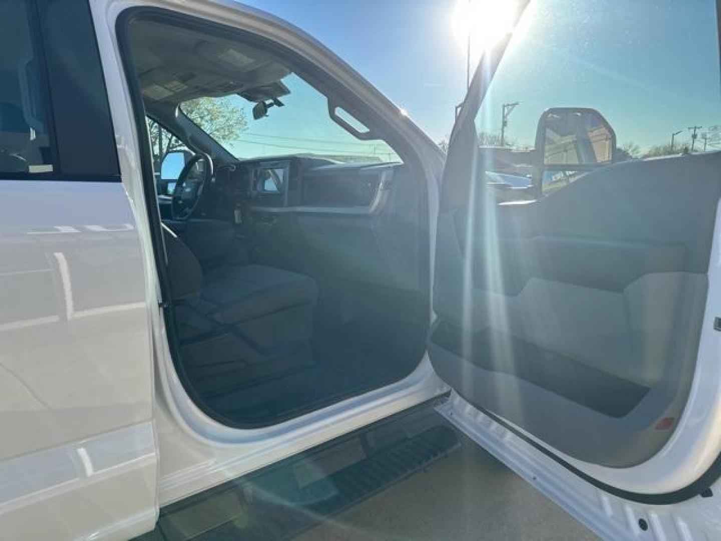 2026 Oxford White /Medium Dark Slate Ford F-350SD XL (1FT8W3DT9TE) with an Power Stroke 6.7L V8 DI 32V OHV Turbodiesel engine, Automatic transmission, located at 1105 E Mulberry, Kaufman, TX, 75142, (972) 962-2151, 32.589550, -96.300926 - Recent Arrival!<br><br>4WD.<br>Oxford White 2026 Ford F-350SD 4D Crew Cab XL DRW 4WD 10-Speed Automatic Power Stroke 6.7L V8 DI 32V OHV Turbodiesel - Photo#19
