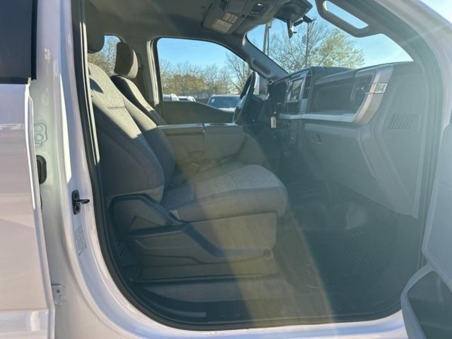 2026 Oxford White /Medium Dark Slate Ford F-350SD XL (1FT8W3DT9TE) with an Power Stroke 6.7L V8 DI 32V OHV Turbodiesel engine, Automatic transmission, located at 1105 E Mulberry, Kaufman, TX, 75142, (972) 962-2151, 32.589550, -96.300926 - Recent Arrival!<br><br>4WD.<br>Oxford White 2026 Ford F-350SD 4D Crew Cab XL DRW 4WD 10-Speed Automatic Power Stroke 6.7L V8 DI 32V OHV Turbodiesel - Photo#20