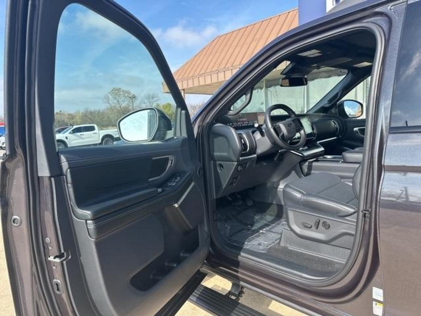 2025 Dark Matter Gray Metallic /Black Onyx Ford Expedition Max Platinum (1FMJK1M81SE) with an EcoBoost 3.5L V6 GTDi DOHC 24V Twin Turbocharged engine, Automatic transmission, located at 1105 E Mulberry, Kaufman, TX, 75142, (972) 962-2151, 32.589550, -96.300926 - $1,000 off MSRP!<br><br><br>Dark Matter Gray Metallic 2025 Ford Expedition Max 4D Sport Utility Platinum 4WD 10-Speed Automatic EcoBoost 3.5L V6 GTDi DOHC 24V Twin Turbocharged Price includes: $1000 - Final Days Mega Bonus Cash. Exp. 01/02/2026 - Photo#6