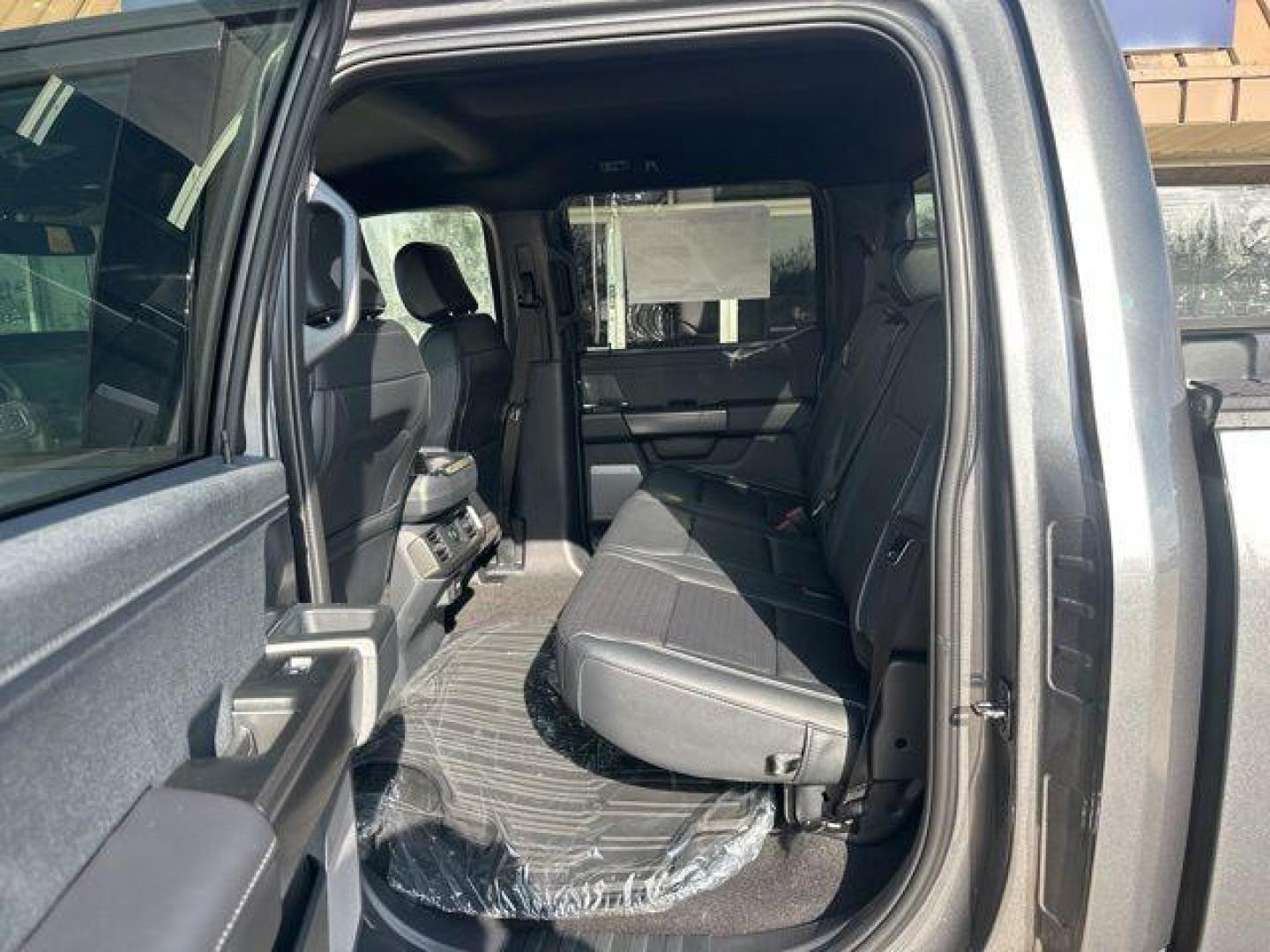 2025 Gray Metallic /Black Ford F-150 Lariat (1FTFW5L55SK) with an 5.0L V8 engine, Automatic transmission, located at 1105 E Mulberry, Kaufman, TX, 75142, (972) 962-2151, 32.589550, -96.300926 - $8,396 off MSRP!<br><br>4WD.<br>Carbonized Gray Metallic 2025 Ford F-150 4D SuperCrew Lariat 4WD 10-Speed Automatic 5.0L V8 17/22 City/Highway MPG Price includes: $1000 - Retail Bonus Cash. Exp. 03/31/2026 $1000 - Truck Month Retail Bonus Cash. Exp. 03/31/2026 $2000 - Retail Customer Cash. Exp. 03/3 - Photo#12