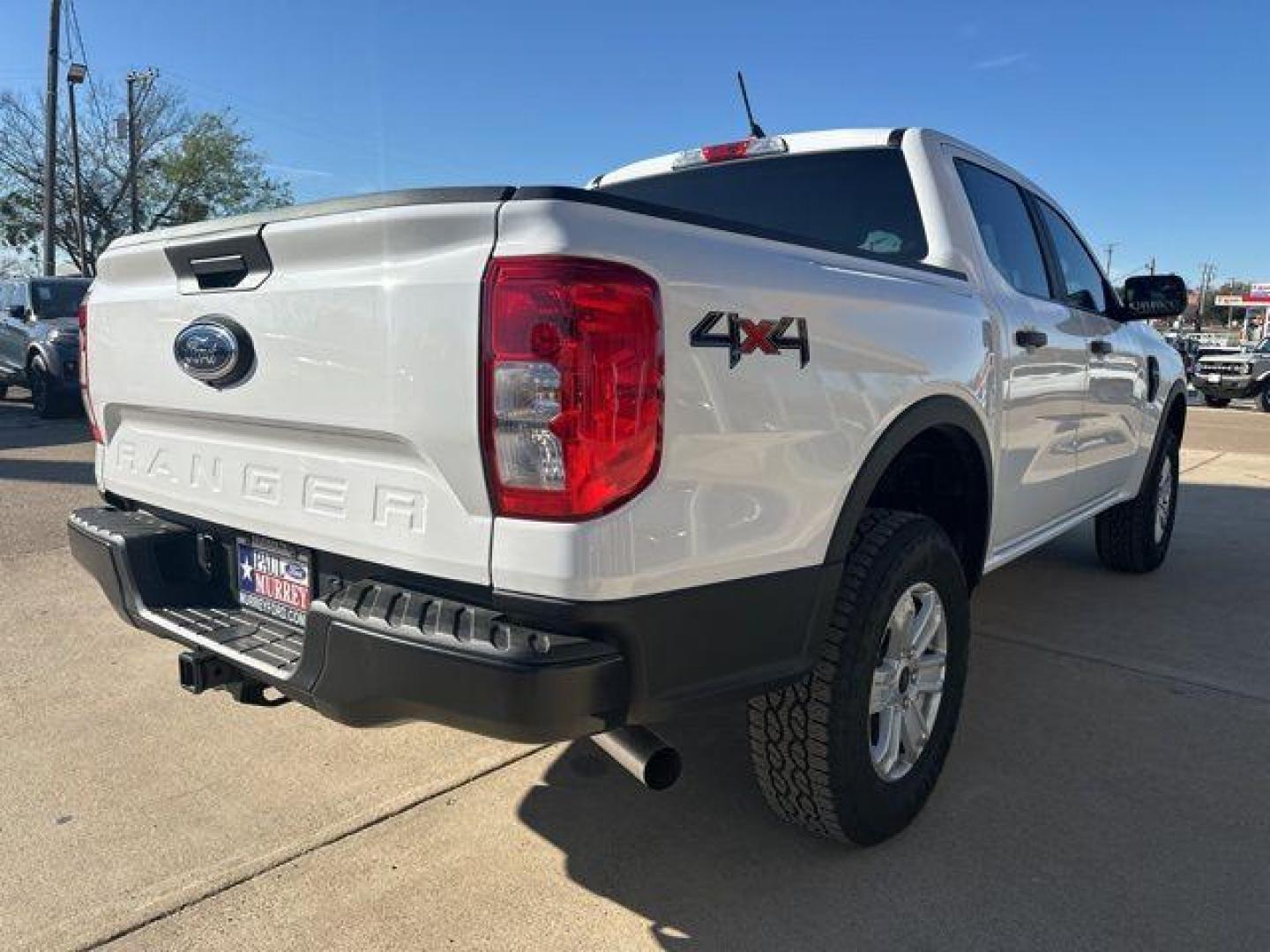 2025 Oxford White /Ebony Ford Ranger XL (1FTER4PH9SL) with an EcoBoost 2.3L I4 GTDi DOHC Turbocharged VCT engine, Automatic transmission, located at 1105 E Mulberry, Kaufman, TX, 75142, (972) 962-2151, 32.589550, -96.300926 - $3,985 off MSRP! Priced below KBB Fair Purchase Price!<br><br>4WD.<br>White / Oxford White 2025 Ford Ranger 4D Crew Cab XL 4WD 10-Speed Automatic EcoBoost 2.3L I4 GTDi DOHC Turbocharged VCT 20/24 City/Highway MPG Price includes: $1000 - Truck Month Bonus Customer Cash. Exp. 03/31/2026 $2000 - Bonus - Photo#3