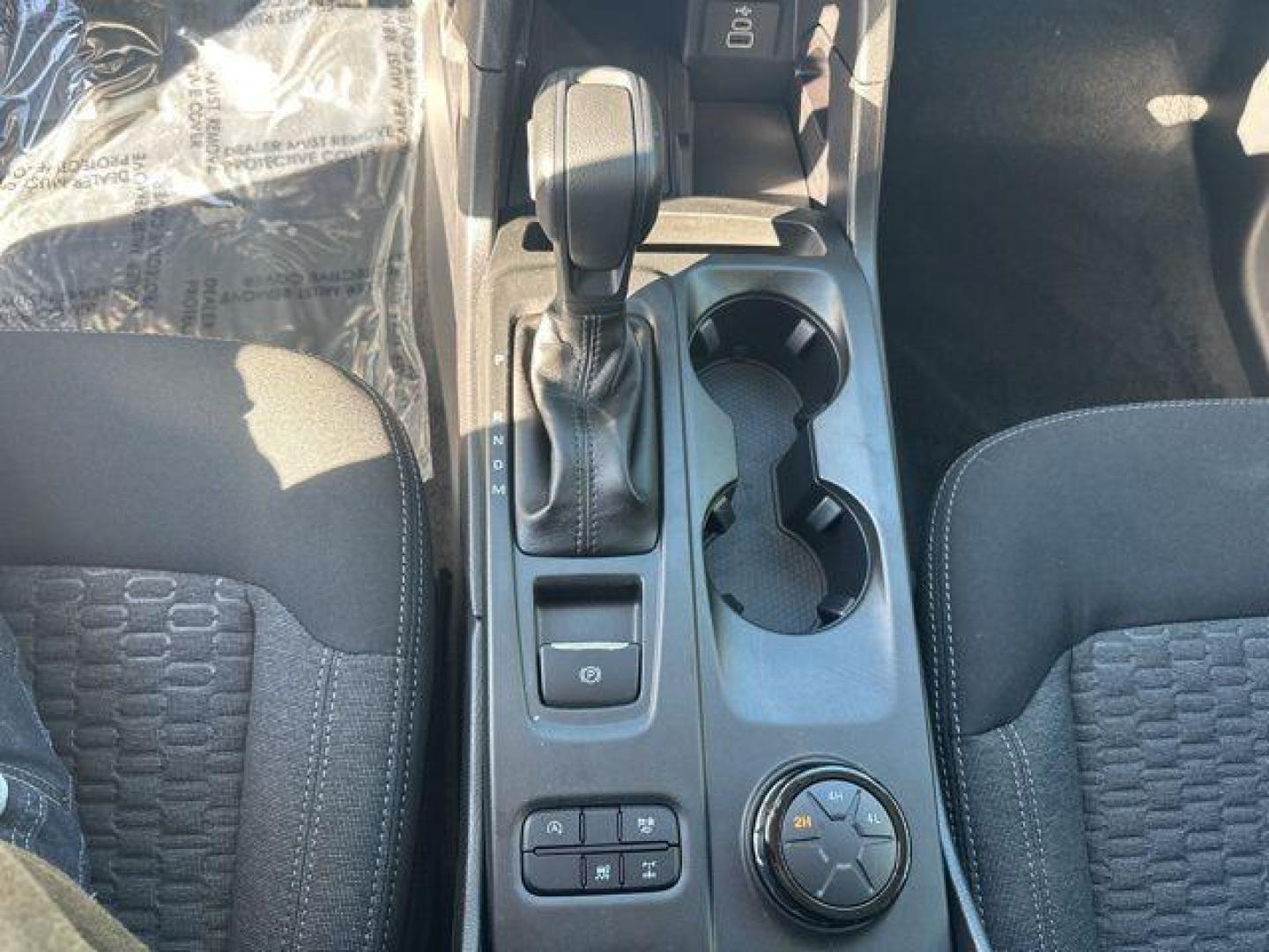 2025 Oxford White /Ebony Ford Ranger XL (1FTER4PH9SL) with an EcoBoost 2.3L I4 GTDi DOHC Turbocharged VCT engine, Automatic transmission, located at 1105 E Mulberry, Kaufman, TX, 75142, (972) 962-2151, 32.589550, -96.300926 - $3,985 off MSRP! Priced below KBB Fair Purchase Price!<br><br>4WD.<br>White / Oxford White 2025 Ford Ranger 4D Crew Cab XL 4WD 10-Speed Automatic EcoBoost 2.3L I4 GTDi DOHC Turbocharged VCT 20/24 City/Highway MPG Price includes: $1000 - Truck Month Bonus Customer Cash. Exp. 03/31/2026 $2000 - Bonus - Photo#9