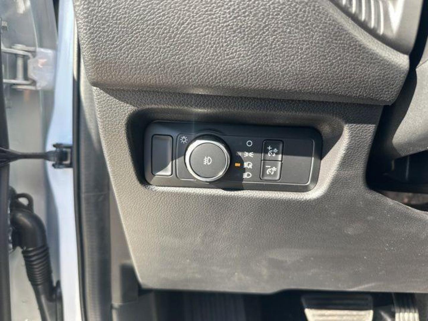 2025 Oxford White /Ebony Ford Ranger XL (1FTER4PH9SL) with an EcoBoost 2.3L I4 GTDi DOHC Turbocharged VCT engine, Automatic transmission, located at 1105 E Mulberry, Kaufman, TX, 75142, (972) 962-2151, 32.589550, -96.300926 - $3,985 off MSRP! Priced below KBB Fair Purchase Price!<br><br>4WD.<br>White / Oxford White 2025 Ford Ranger 4D Crew Cab XL 4WD 10-Speed Automatic EcoBoost 2.3L I4 GTDi DOHC Turbocharged VCT 20/24 City/Highway MPG Price includes: $1000 - Truck Month Bonus Customer Cash. Exp. 03/31/2026 $2000 - Bonus - Photo#10