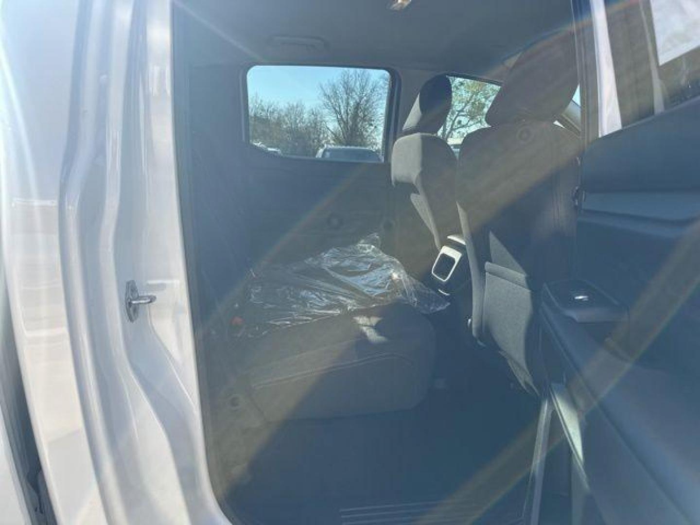2025 Oxford White /Ebony Ford Ranger XL (1FTER4PH9SL) with an EcoBoost 2.3L I4 GTDi DOHC Turbocharged VCT engine, Automatic transmission, located at 1105 E Mulberry, Kaufman, TX, 75142, (972) 962-2151, 32.589550, -96.300926 - $3,985 off MSRP! Priced below KBB Fair Purchase Price!<br><br>4WD.<br>White / Oxford White 2025 Ford Ranger 4D Crew Cab XL 4WD 10-Speed Automatic EcoBoost 2.3L I4 GTDi DOHC Turbocharged VCT 20/24 City/Highway MPG Price includes: $1000 - Truck Month Bonus Customer Cash. Exp. 03/31/2026 $2000 - Bonus - Photo#15