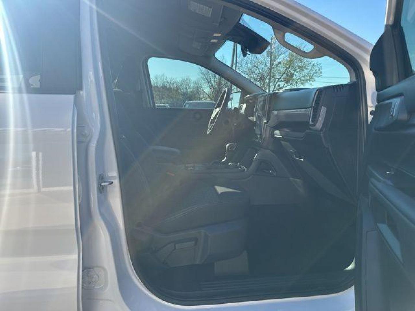 2025 Oxford White /Ebony Ford Ranger XL (1FTER4PH9SL) with an EcoBoost 2.3L I4 GTDi DOHC Turbocharged VCT engine, Automatic transmission, located at 1105 E Mulberry, Kaufman, TX, 75142, (972) 962-2151, 32.589550, -96.300926 - $3,985 off MSRP! Priced below KBB Fair Purchase Price!<br><br>4WD.<br>White / Oxford White 2025 Ford Ranger 4D Crew Cab XL 4WD 10-Speed Automatic EcoBoost 2.3L I4 GTDi DOHC Turbocharged VCT 20/24 City/Highway MPG Price includes: $1000 - Truck Month Bonus Customer Cash. Exp. 03/31/2026 $2000 - Bonus - Photo#17