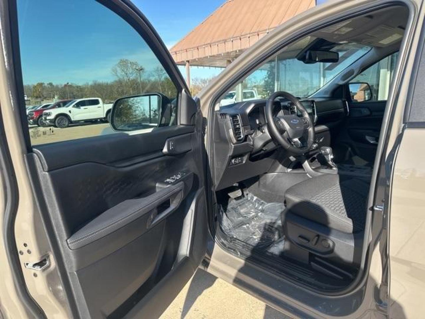 2025 Marsh Gray /Ebony Interior Trim Ford Ranger XLT (1FTER4HH7SL) with an EcoBoost 2.3L I4 GTDi DOHC Turbocharged VCT engine, Automatic transmission, located at 1105 E Mulberry, Kaufman, TX, 75142, (972) 962-2151, 32.589550, -96.300926 - $3,000 off MSRP!<br><br>4WD.<br>Marsh Gray 2025 Ford Ranger 4D Crew Cab XLT 4WD 10-Speed Automatic EcoBoost 2.3L I4 GTDi DOHC Turbocharged VCT 20/24 City/Highway MPG Price includes: $1000 - Final Days Mega Bonus Cash. Exp. 01/02/2026 $2000 - Bonus Customer Cash. Exp. 01/05/2026 - Photo#6