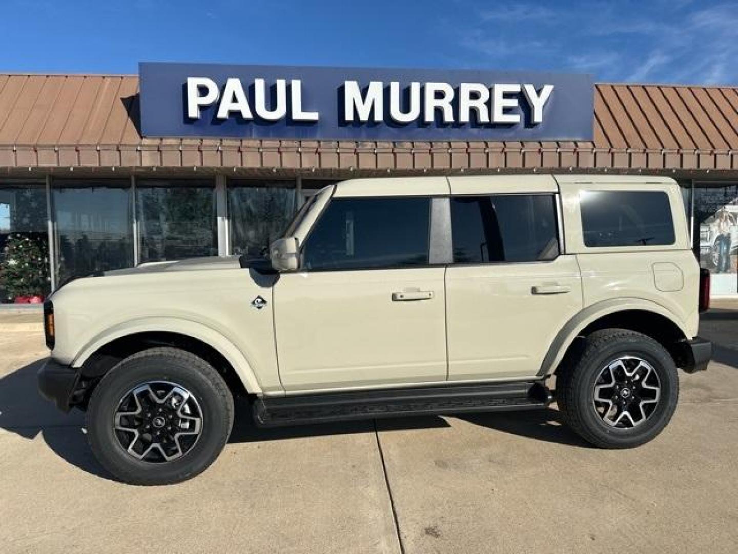 2025 Ford Bronco 4-Door Outer Banks's photo