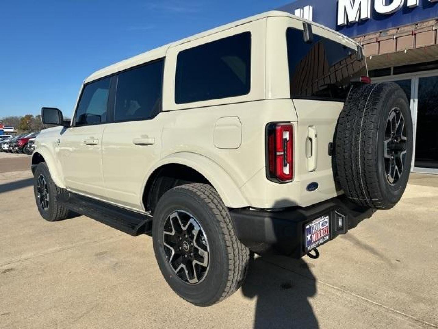 2025 Desert Sand /Black Onyx Interior Ford Bronco Outer Banks (1FMEE8BP4SL) with an 2.7L EcoBoost V6 engine, Automatic transmission, located at 1105 E Mulberry, Kaufman, TX, 75142, (972) 962-2151, 32.589550, -96.300926 - $3,000 off MSRP!<br><br><br>Desert Sand 2025 Ford Bronco 4D Sport Utility Outer Banks 4WD 10-Speed Automatic 2.7L EcoBoost V6 19/21 City/Highway MPG Price includes: $1000 - Final Days Mega Bonus Cash. Exp. 01/02/2026 $2000 - Retail Bonus Cash. Exp. 01/05/2026 - Photo#2