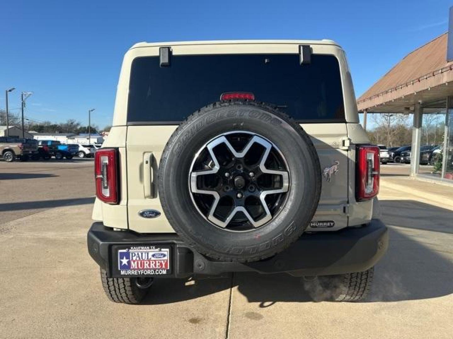 2025 Desert Sand /Black Onyx Interior Ford Bronco Outer Banks (1FMEE8BP4SL) with an 2.7L EcoBoost V6 engine, Automatic transmission, located at 1105 E Mulberry, Kaufman, TX, 75142, (972) 962-2151, 32.589550, -96.300926 - $3,000 off MSRP!<br><br><br>Desert Sand 2025 Ford Bronco 4D Sport Utility Outer Banks 4WD 10-Speed Automatic 2.7L EcoBoost V6 19/21 City/Highway MPG Price includes: $1000 - Final Days Mega Bonus Cash. Exp. 01/02/2026 $2000 - Retail Bonus Cash. Exp. 01/05/2026 - Photo#3