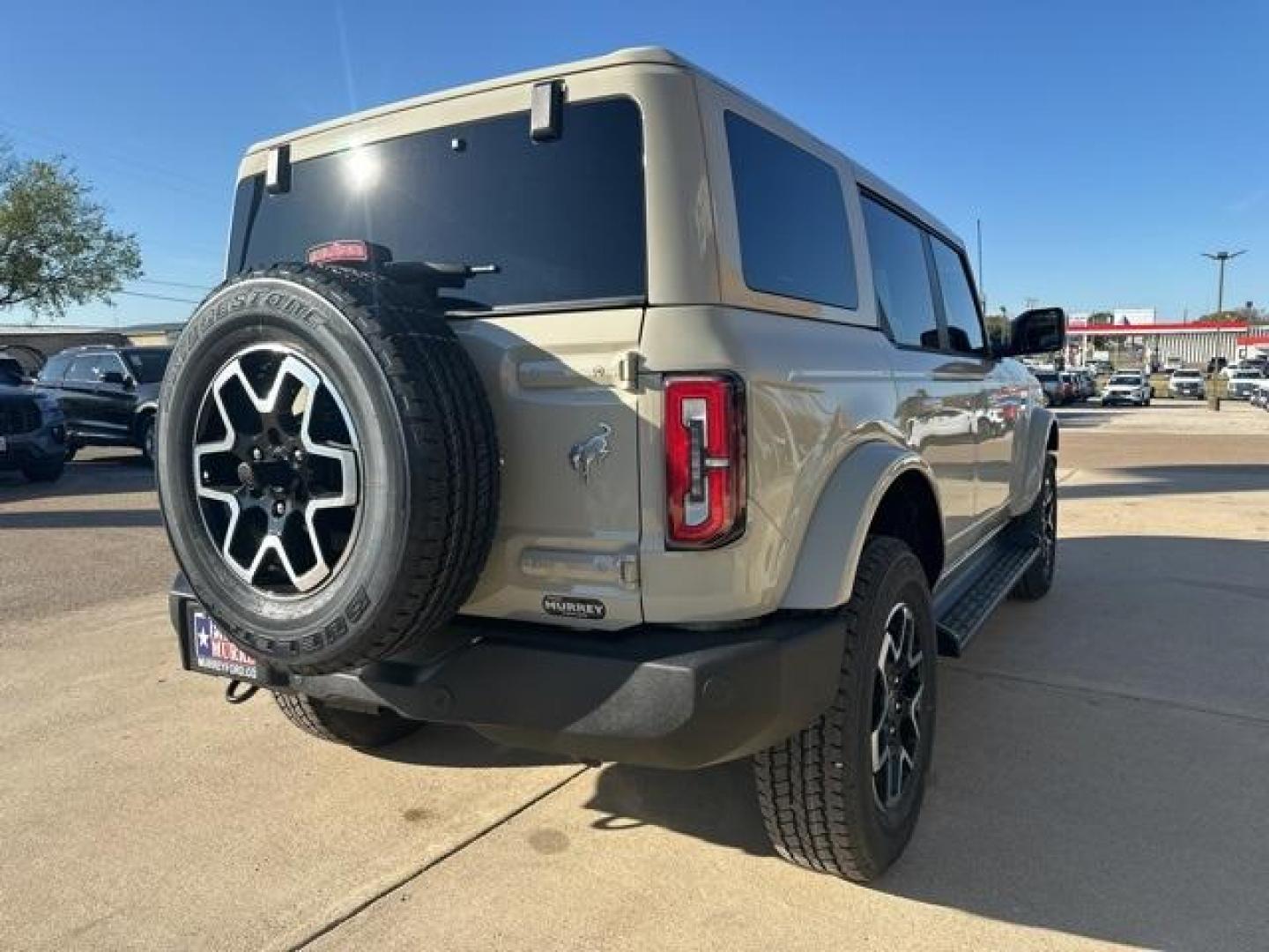 2025 Desert Sand /Black Onyx Interior Ford Bronco Outer Banks (1FMEE8BP4SL) with an 2.7L EcoBoost V6 engine, Automatic transmission, located at 1105 E Mulberry, Kaufman, TX, 75142, (972) 962-2151, 32.589550, -96.300926 - $3,000 off MSRP!<br><br><br>Desert Sand 2025 Ford Bronco 4D Sport Utility Outer Banks 4WD 10-Speed Automatic 2.7L EcoBoost V6 19/21 City/Highway MPG Price includes: $1000 - Final Days Mega Bonus Cash. Exp. 01/02/2026 $2000 - Retail Bonus Cash. Exp. 01/05/2026 - Photo#4