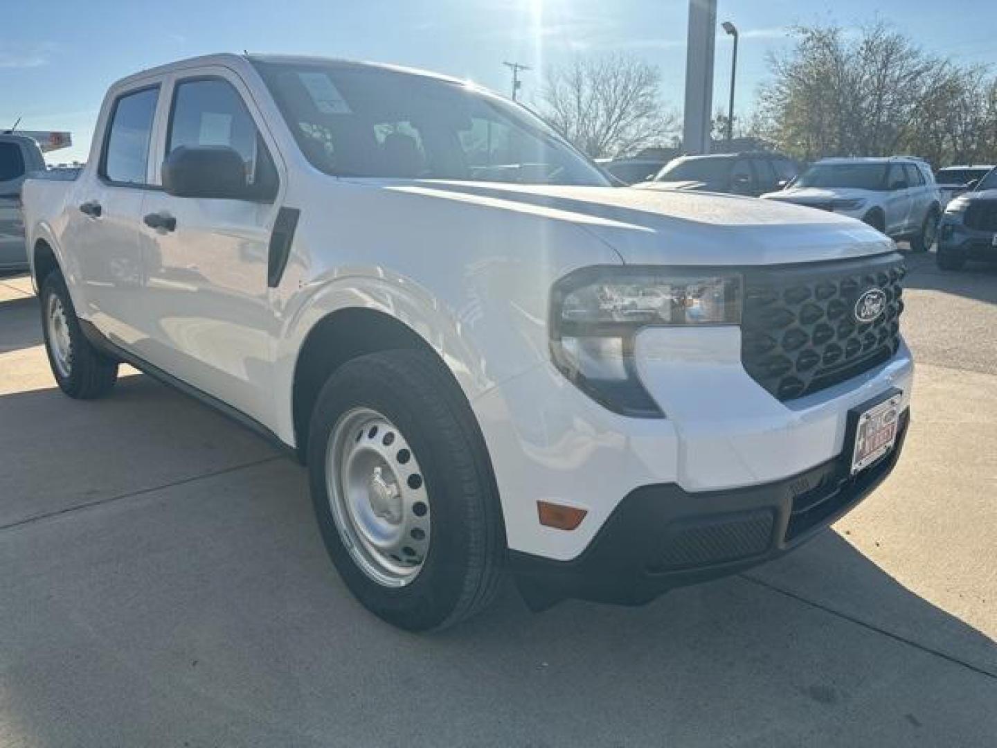 2026 Oxford White /Ebony Ford Maverick XL (3FTTW8BA3TR) with an EcoBoost 2.0L I4 GTDi DOHC Turbocharged VCT engine, Automatic transmission, located at 1105 E Mulberry, Kaufman, TX, 75142, (972) 962-2151, 32.589550, -96.300926 - Priced below KBB Fair Purchase Price!<br><br><br>Oxford White 2026 Ford Maverick 4D Crew Cab XL AWD 8-Speed Automatic EcoBoost 2.0L I4 GTDi DOHC Turbocharged VCT 22/30 City/Highway MPG<br><br>22/30 City/Highway MPG - Photo#5