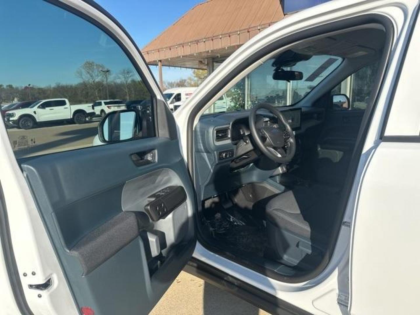 2026 Oxford White /Ebony Ford Maverick XL (3FTTW8BA3TR) with an EcoBoost 2.0L I4 GTDi DOHC Turbocharged VCT engine, Automatic transmission, located at 1105 E Mulberry, Kaufman, TX, 75142, (972) 962-2151, 32.589550, -96.300926 - Priced below KBB Fair Purchase Price!<br><br><br>Oxford White 2026 Ford Maverick 4D Crew Cab XL AWD 8-Speed Automatic EcoBoost 2.0L I4 GTDi DOHC Turbocharged VCT 22/30 City/Highway MPG<br><br>22/30 City/Highway MPG - Photo#6