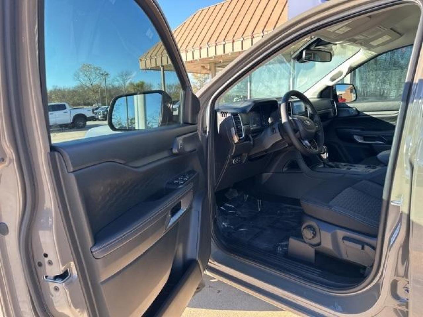 2025 Gray /Ebony Ford Ranger XLT (1FTER4GH6SL) with an EcoBoost 2.3L I4 GTDi DOHC Turbocharged VCT engine, Automatic transmission, located at 1105 E Mulberry, Kaufman, TX, 75142, (972) 962-2151, 32.589550, -96.300926 - Recent Arrival! $3,000 off MSRP! Priced below KBB Fair Purchase Price!<br><br><br>Gray 2025 Ford Ranger 4D Crew Cab XLT RWD 10-Speed Automatic EcoBoost 2.3L I4 GTDi DOHC Turbocharged VCT 21/25 City/Highway MPG Price includes: $1000 - Final Days Mega Bonus Cash. Exp. 01/02/2026 $2000 - Bonus Customer - Photo#7