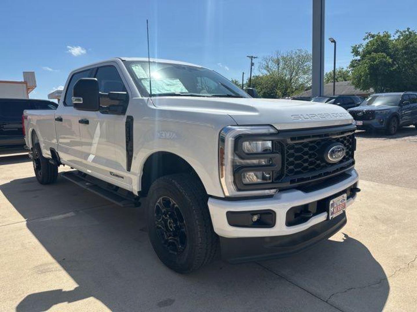 2026 Oxford White /Medium Dark Slate Ford F-350SD XL (1FT8W3BT4TE) with an Power Stroke 6.7L V8 DI 32V OHV Turbodiesel engine, Automatic transmission, located at 1105 E Mulberry, Kaufman, TX, 75142, (972) 962-2151, 32.589550, -96.300926 - Photo#4