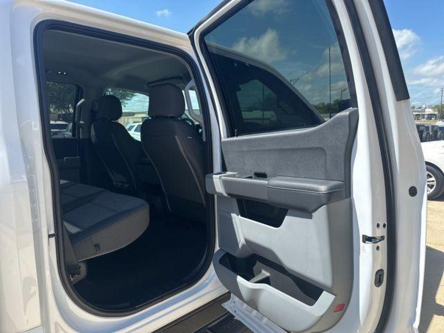 2026 Oxford White /Medium Dark Slate Ford F-350SD XL (1FT8W3BT4TE) with an Power Stroke 6.7L V8 DI 32V OHV Turbodiesel engine, Automatic transmission, located at 1105 E Mulberry, Kaufman, TX, 75142, (972) 962-2151, 32.589550, -96.300926 - Photo#12