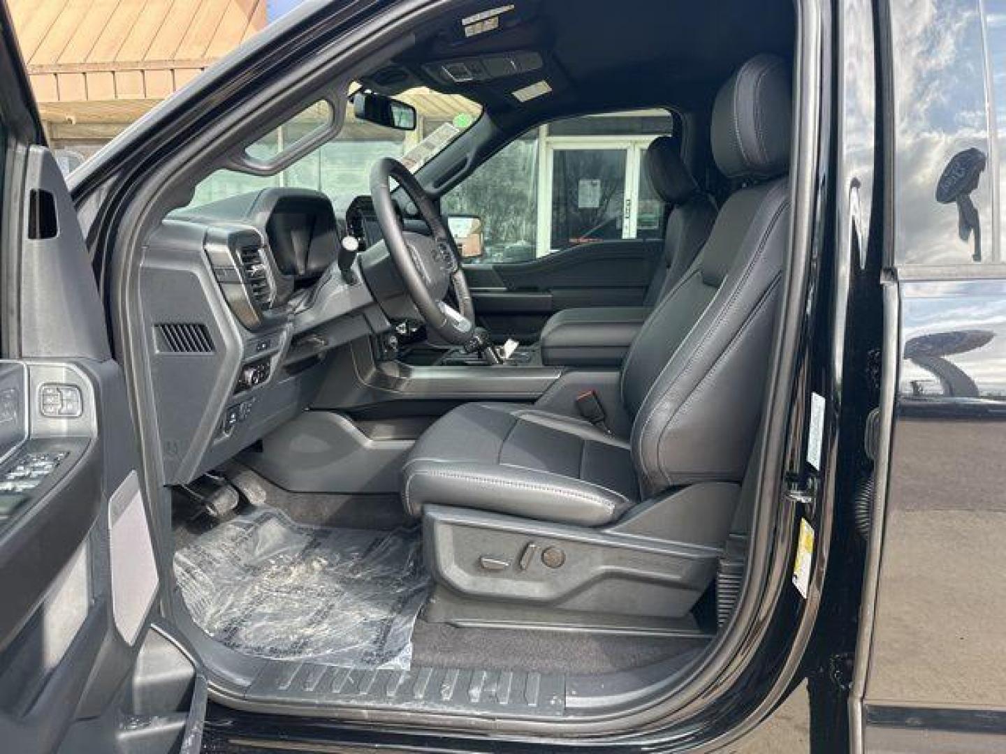 2025 Black Metallic /Black Ford F-150 Lariat (1FTFW5L8XSF) with an 3.5L V6 EcoBoost engine, Automatic transmission, located at 1105 E Mulberry, Kaufman, TX, 75142, (972) 962-2151, 32.589550, -96.300926 - $8,587 off MSRP!<br><br>4WD.<br>Agate Black Metallic 2025 Ford F-150 4D SuperCrew Lariat 4WD 10-Speed Automatic 3.5L V6 EcoBoost 18/23 City/Highway MPG Price includes: $1500 - Retail Bonus Cash. Exp. 04/30/2026 $2000 - Retail Customer Cash. Exp. 04/30/2026 - Photo#7