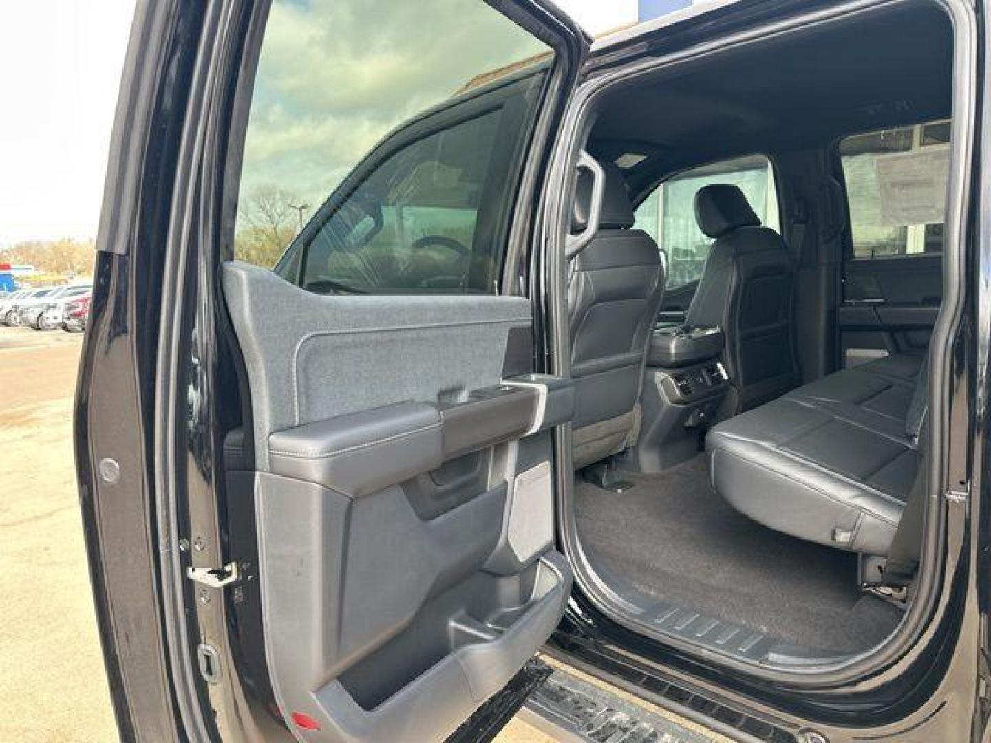 2025 Black Metallic /Black Ford F-150 Lariat (1FTFW5L8XSF) with an 3.5L V6 EcoBoost engine, Automatic transmission, located at 1105 E Mulberry, Kaufman, TX, 75142, (972) 962-2151, 32.589550, -96.300926 - $8,587 off MSRP!<br><br>4WD.<br>Agate Black Metallic 2025 Ford F-150 4D SuperCrew Lariat 4WD 10-Speed Automatic 3.5L V6 EcoBoost 18/23 City/Highway MPG Price includes: $1500 - Retail Bonus Cash. Exp. 04/30/2026 $2000 - Retail Customer Cash. Exp. 04/30/2026 - Photo#11