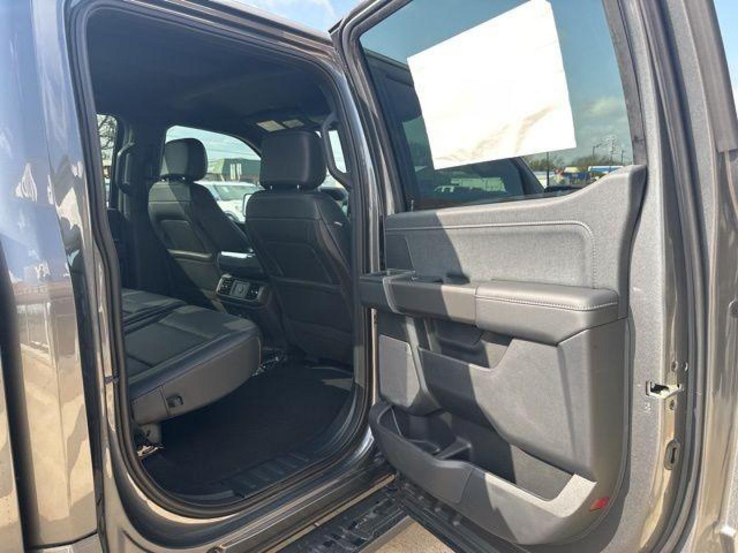 2025 Gray Metallic /Black Ford F-150 Lariat (1FTFW5L88SF) with an 3.5L V6 EcoBoost engine, Automatic transmission, located at 1105 E Mulberry, Kaufman, TX, 75142, (972) 962-2151, 32.589550, -96.300926 - $5,087 off MSRP!<br><br>4WD.<br>Carbonized Gray Metallic 2025 Ford F-150 4D SuperCrew Lariat 4WD 10-Speed Automatic 3.5L V6 EcoBoost 18/23 City/Highway MPG - Photo#15