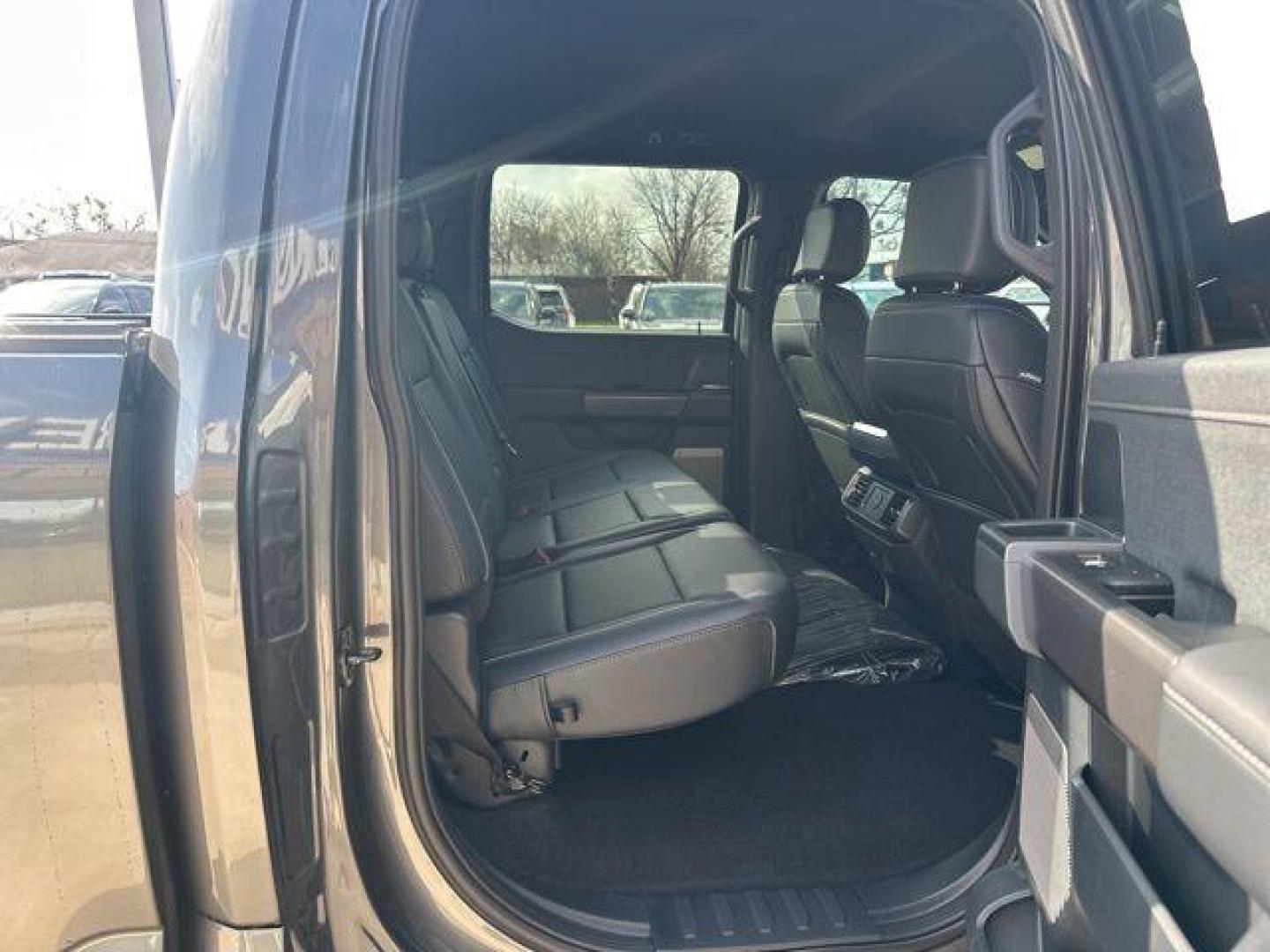 2025 Gray Metallic /Black Ford F-150 Lariat (1FTFW5L88SF) with an 3.5L V6 EcoBoost engine, Automatic transmission, located at 1105 E Mulberry, Kaufman, TX, 75142, (972) 962-2151, 32.589550, -96.300926 - $5,087 off MSRP!<br><br>4WD.<br>Carbonized Gray Metallic 2025 Ford F-150 4D SuperCrew Lariat 4WD 10-Speed Automatic 3.5L V6 EcoBoost 18/23 City/Highway MPG - Photo#16