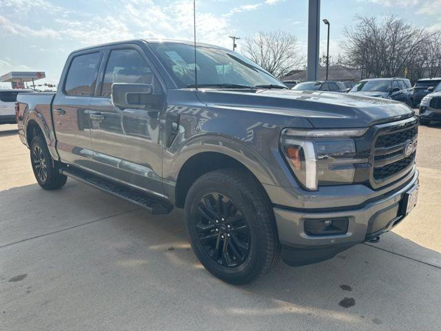 2025 Gray Metallic /Black Ford F-150 Lariat (1FTFW5L88SF) with an 3.5L V6 EcoBoost engine, Automatic transmission, located at 1105 E Mulberry, Kaufman, TX, 75142, (972) 962-2151, 32.589550, -96.300926 - $8,587 off MSRP!<br><br>4WD.<br>Carbonized Gray Metallic 2025 Ford F-150 4D SuperCrew Lariat 4WD 10-Speed Automatic 3.5L V6 EcoBoost 18/23 City/Highway MPG Price includes: $1000 - Employee Pricing Retail Bonus Cash. Exp. 07/06/2026 $2500 - Employee Pricing Retail Customer Cash. Exp. 07/06/2026 - Photo#5