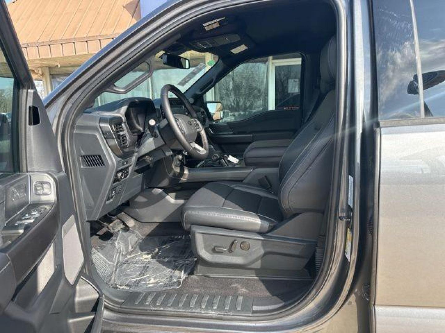 2025 Gray Metallic /Black Ford F-150 Lariat (1FTFW5L88SF) with an 3.5L V6 EcoBoost engine, Automatic transmission, located at 1105 E Mulberry, Kaufman, TX, 75142, (972) 962-2151, 32.589550, -96.300926 - $8,587 off MSRP!<br><br>4WD.<br>Carbonized Gray Metallic 2025 Ford F-150 4D SuperCrew Lariat 4WD 10-Speed Automatic 3.5L V6 EcoBoost 18/23 City/Highway MPG Price includes: $1000 - Employee Pricing Retail Bonus Cash. Exp. 07/06/2026 $2500 - Employee Pricing Retail Customer Cash. Exp. 07/06/2026 - Photo#7