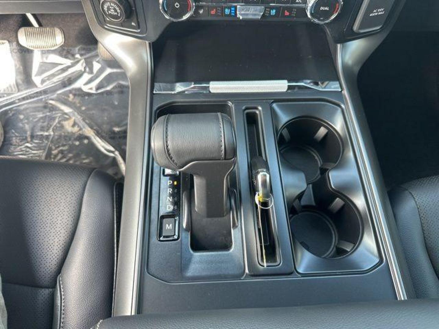 2025 Gray Metallic /Black Ford F-150 Lariat (1FTFW5L88SF) with an 3.5L V6 EcoBoost engine, Automatic transmission, located at 1105 E Mulberry, Kaufman, TX, 75142, (972) 962-2151, 32.589550, -96.300926 - $8,587 off MSRP!<br><br>4WD.<br>Carbonized Gray Metallic 2025 Ford F-150 4D SuperCrew Lariat 4WD 10-Speed Automatic 3.5L V6 EcoBoost 18/23 City/Highway MPG Price includes: $1000 - Employee Pricing Retail Bonus Cash. Exp. 07/06/2026 $2500 - Employee Pricing Retail Customer Cash. Exp. 07/06/2026 - Photo#10