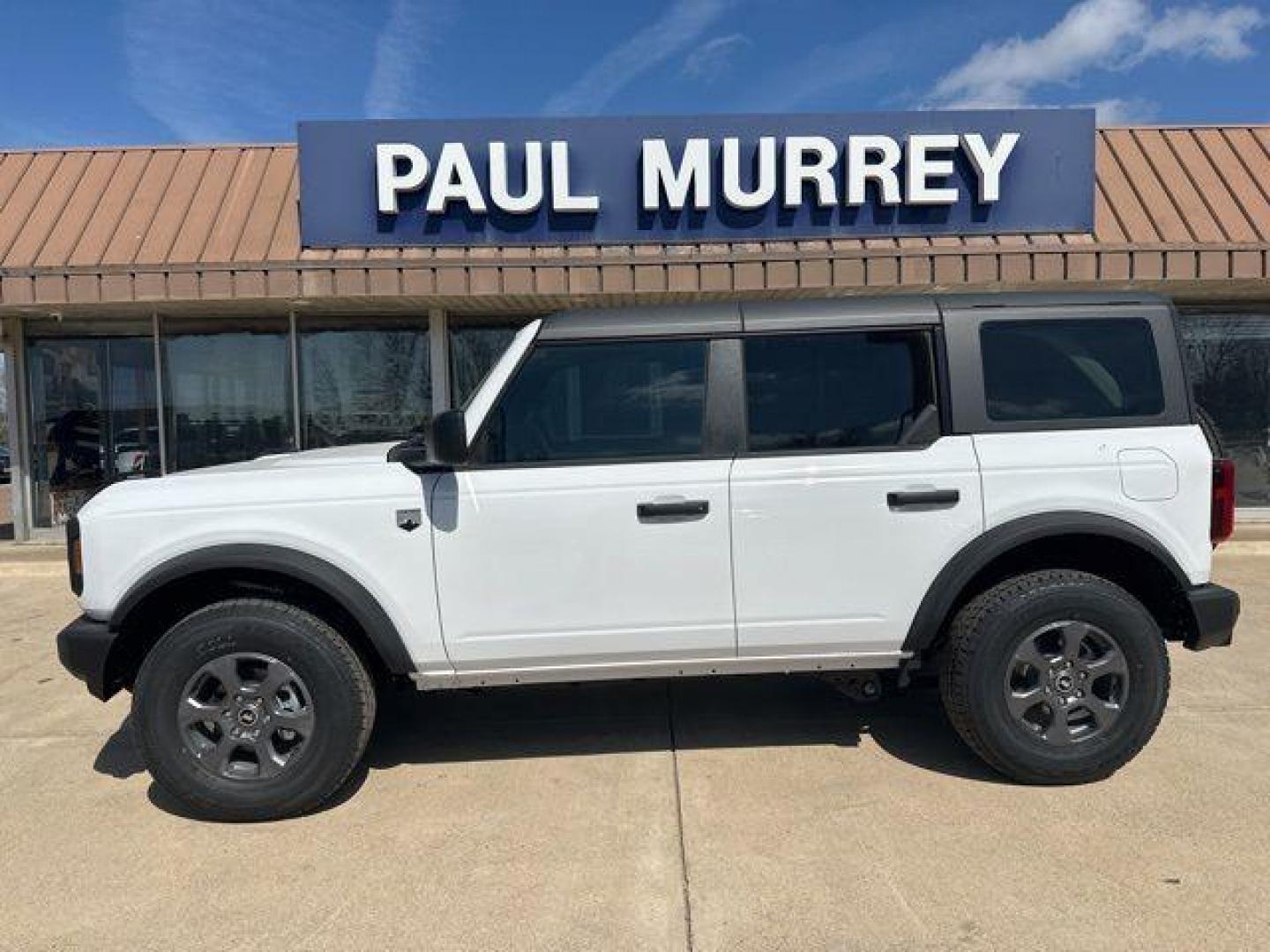 2025 Oxford White /Dark Gray W/Black Onyx Ford Bronco Big Bend (1FMDE7BH8SL) with an 2.3L EcoBoost I-4 engine, Automatic transmission, located at 1105 E Mulberry, Kaufman, TX, 75142, (972) 962-2151, 32.589550, -96.300926 - $4,505 off MSRP! Priced below KBB Fair Purchase Price!<br><br><br>Oxford White 2025 Ford Bronco 4D Sport Utility Big Bend 4WD 10-Speed Automatic 2.3L EcoBoost I-4 18/22 City/Highway MPG Price includes: $2750 - Retail Customer Cash. Exp. 04/30/2026 - Photo#0