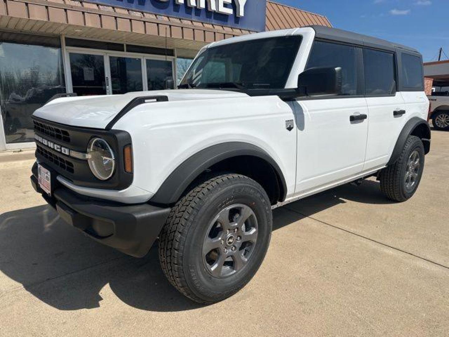 2025 Oxford White /Dark Gray W/Black Onyx Ford Bronco Big Bend (1FMDE7BH8SL) with an 2.3L EcoBoost I-4 engine, Automatic transmission, located at 1105 E Mulberry, Kaufman, TX, 75142, (972) 962-2151, 32.589550, -96.300926 - $2,755 off MSRP!<br><br><br>Oxford White 2025 Ford Bronco 4D Sport Utility Big Bend 4WD 10-Speed Automatic 2.3L EcoBoost I-4 18/22 City/Highway MPG Price includes: $1000 - Employee Pricing Retail Customer Cash. Exp. 07/06/2026 - Photo#1